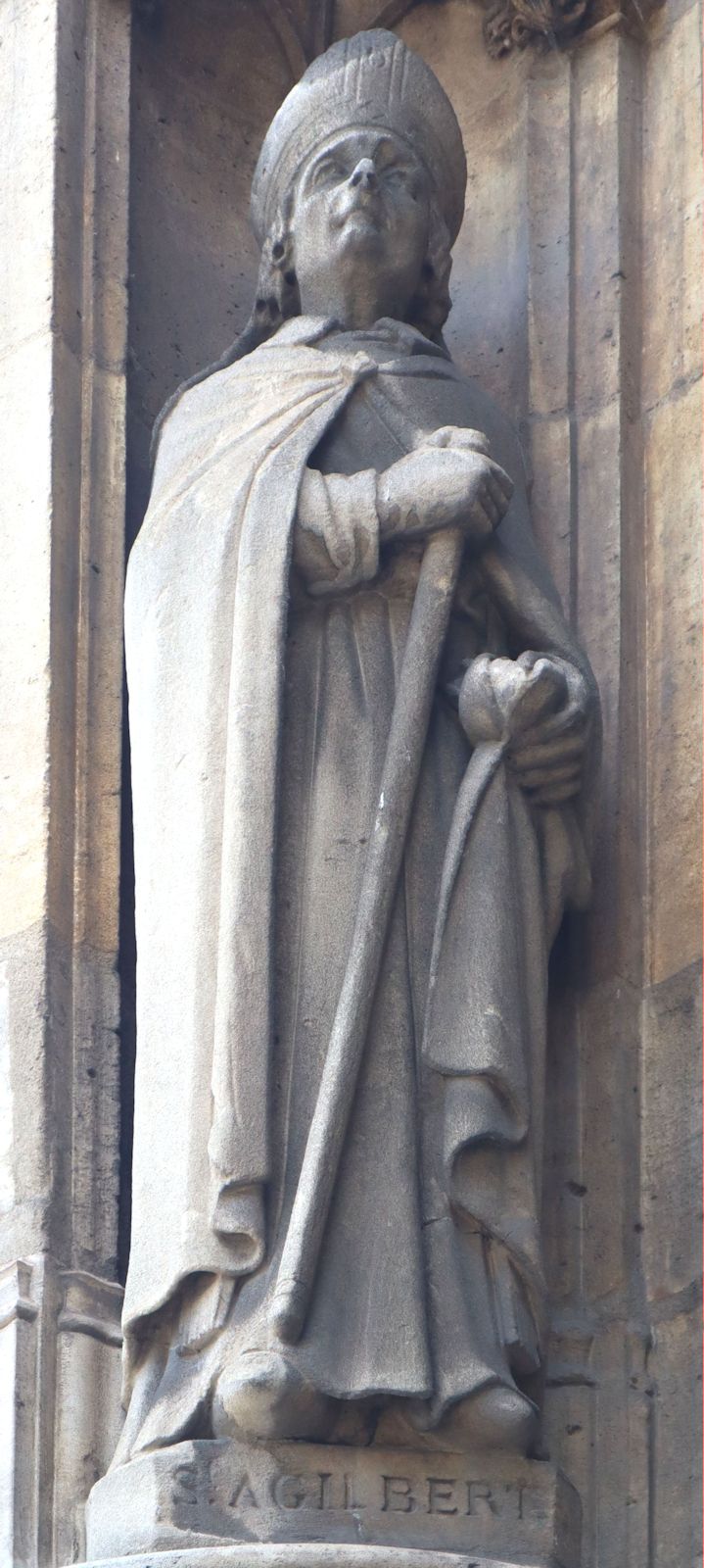Statue an der Kirche Saint-Germain-l'Auxerrois in Paris