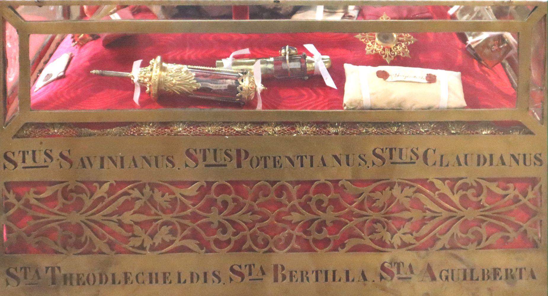 Reliquiar mit Gebeinen von Agilberta und anderen, in der Kirche Saint-Pierre-Saint-Paul in Jouarre