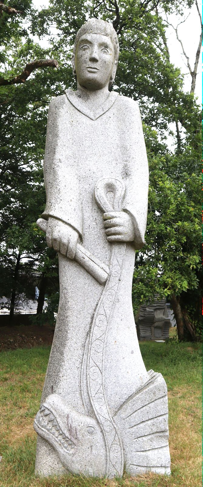 Seenu Shanmugam, Vivien Gamba: Statue, 2014, im &bdquo;Vallée des Saints&rdquo; nahe Carnoët bei Saint-Brieuc
