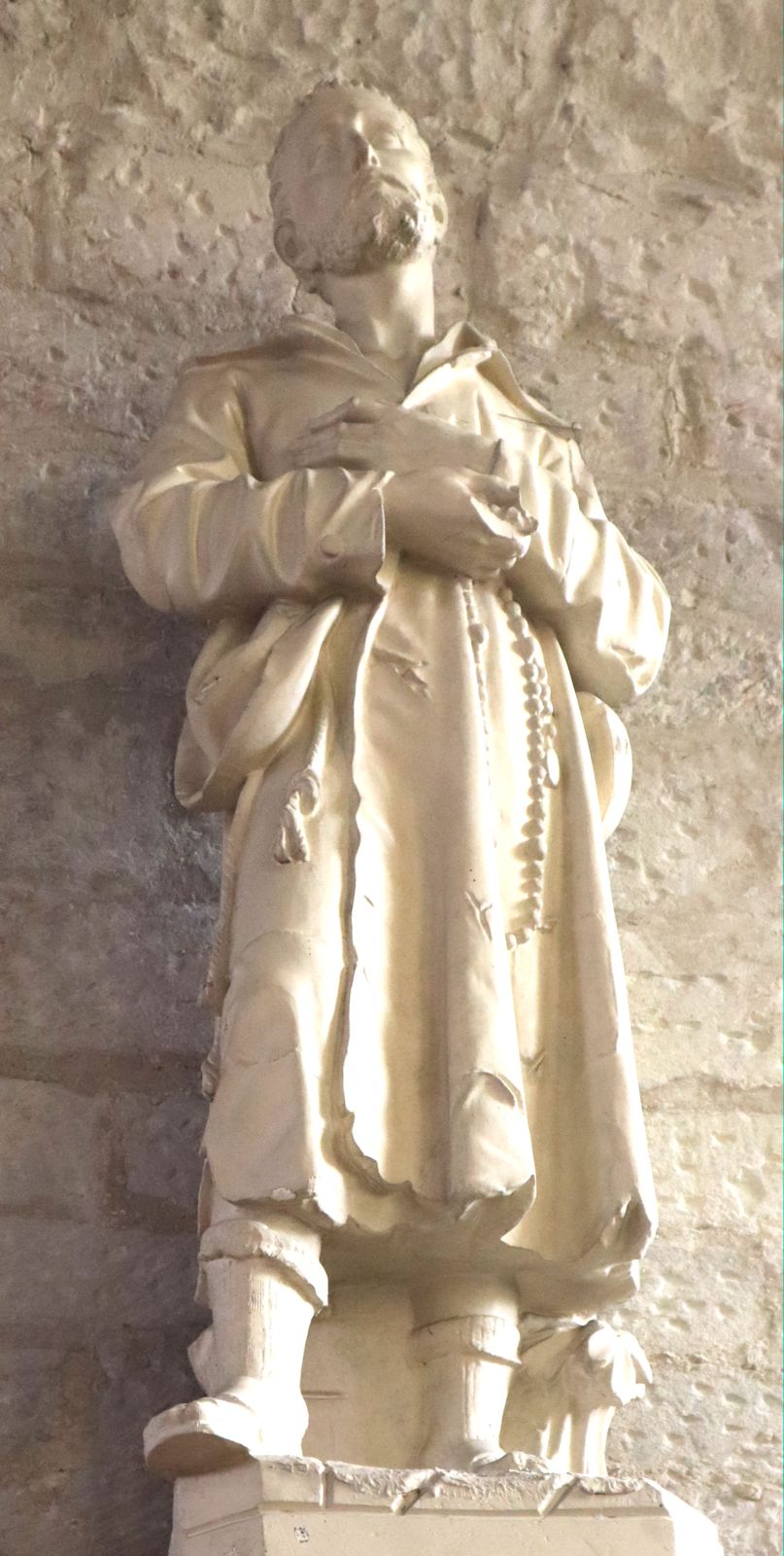 Statue in der Pfarrkirche in Haspres bei Valenciennes in Frankreich