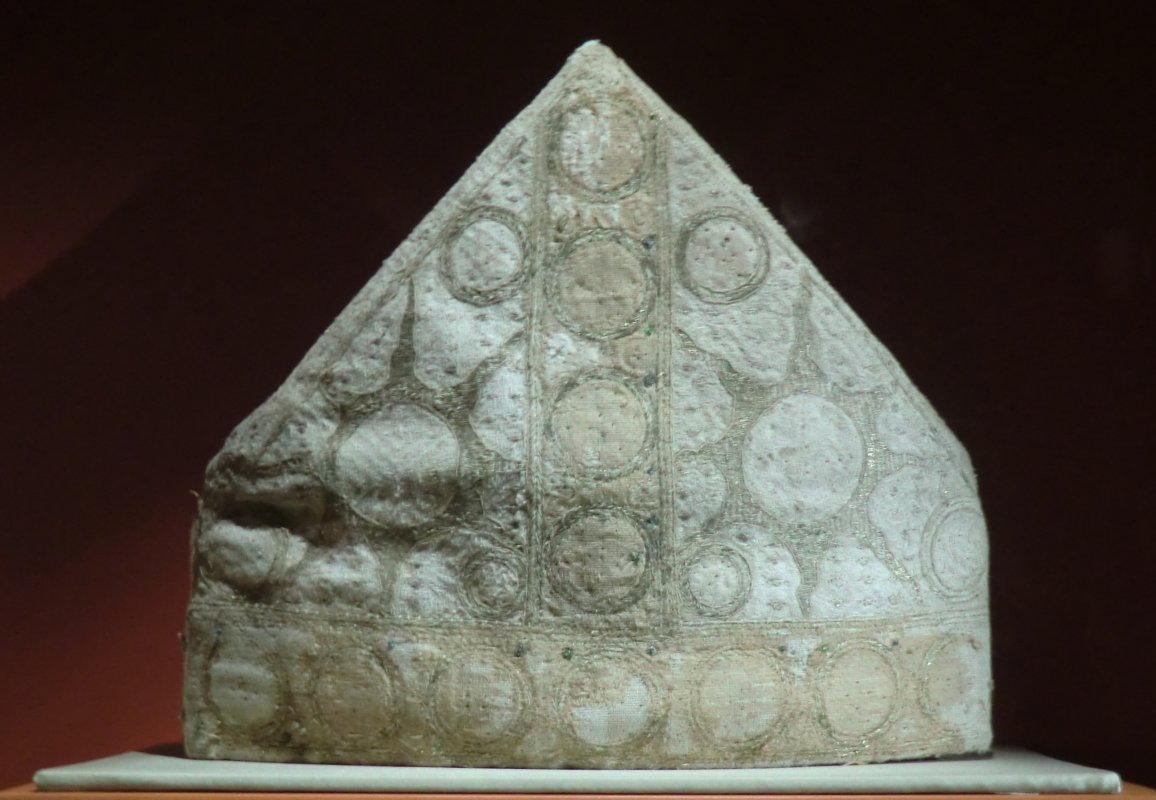 Mitra, 12. Jahrhundert, Bertrand zugeschrieben, in der Kathedrale in Saint-Bertrand-de-Comminges