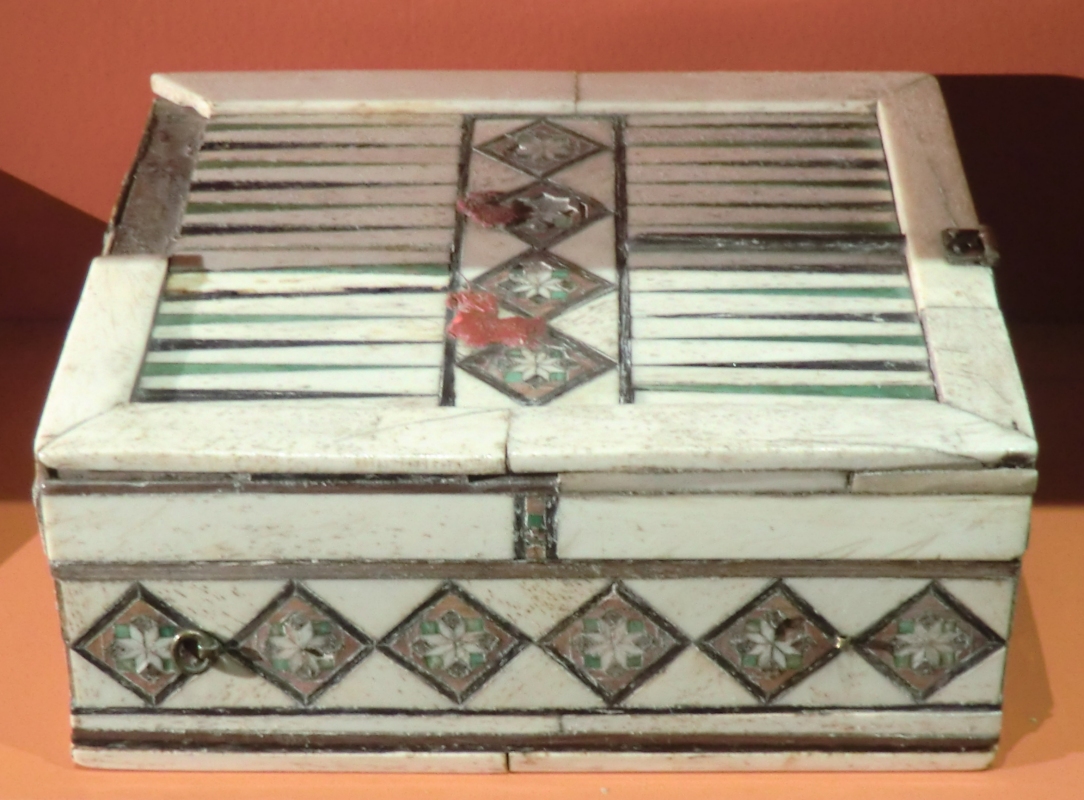Reliquienkasten, zugleich Tric Trac-Spiel (eine französische Backgammon-Variante), 15. Jahrhundert, in der Kathedrale in Saint-Bertrand-de-Comminges