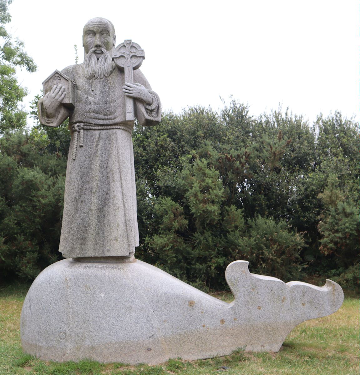 Patrice Le Guen, Philippe Leost, Cyril Pouliquen: Statue, 2015, im &bdquo;Vallée des Saints&rdquo; nahe Carnoët bei Saint-Brieuc