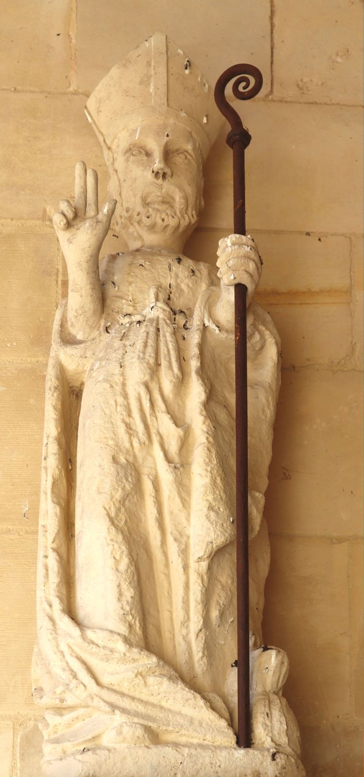 Statue in der Contestus geweihten Kirche in Saint-Contest