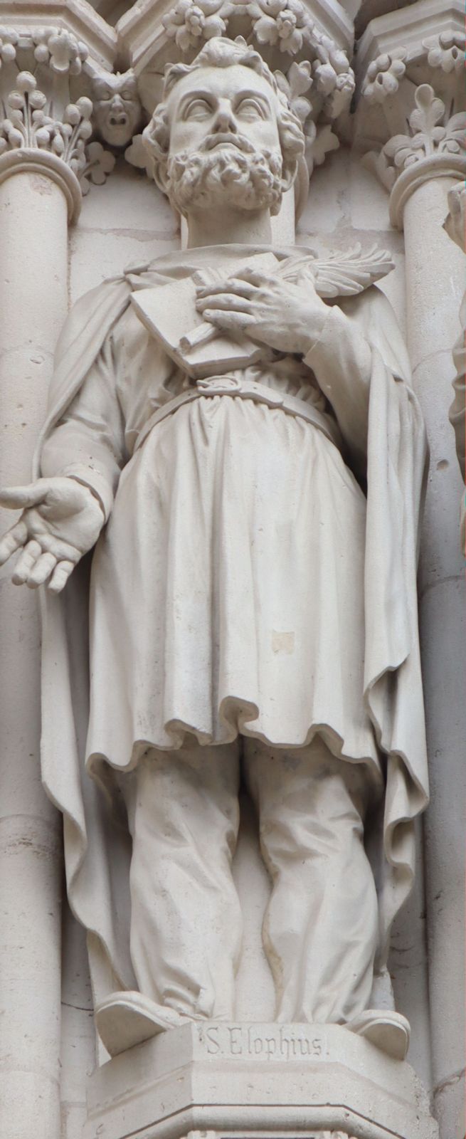 Statue, 15. Jahrhundert, an der Basilika Saint-Epvre in Nancy</a>