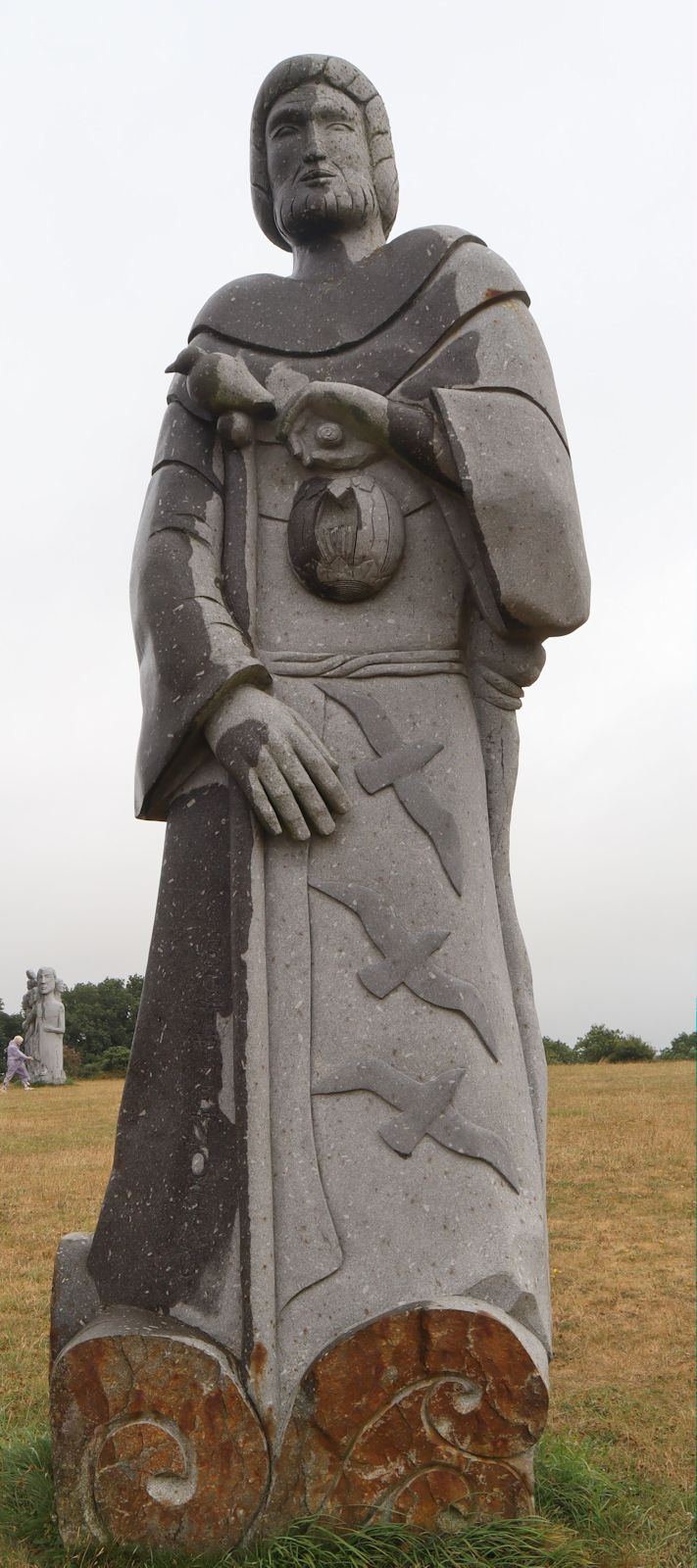 Seenu Shanmugam, Vincent Lemaçon: Statue, 2017, im &bdquo;Vallée des Saints&rdquo; nahe Carnoët bei Saint-Brieuc