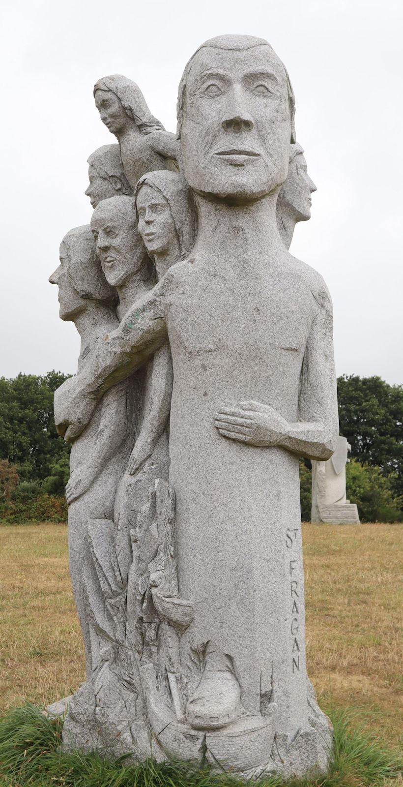 Patrice Le Guen, Didier Hardellet: Statue, 2014, im &bdquo;Vallée des Saints&rdquo; nahe Carnoët bei Saint-Brieuc