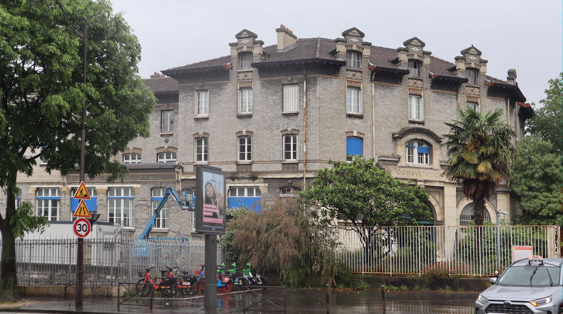 Altbau des Hospitals La Pitié in Paris