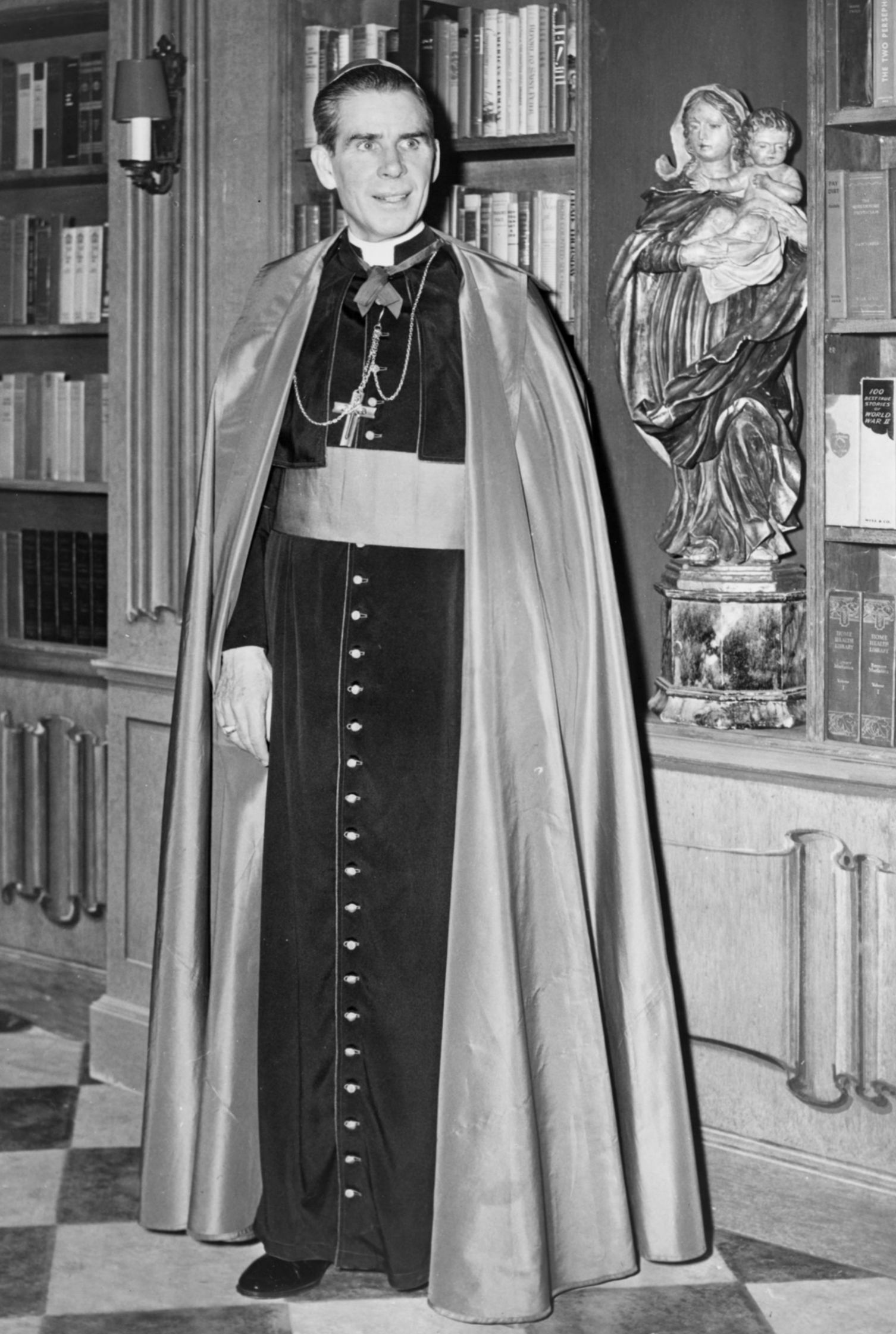 Fulton Sheen 1952 in seiner Fernsehsendung &bdquo;Life Is Worth Living&rdquo;