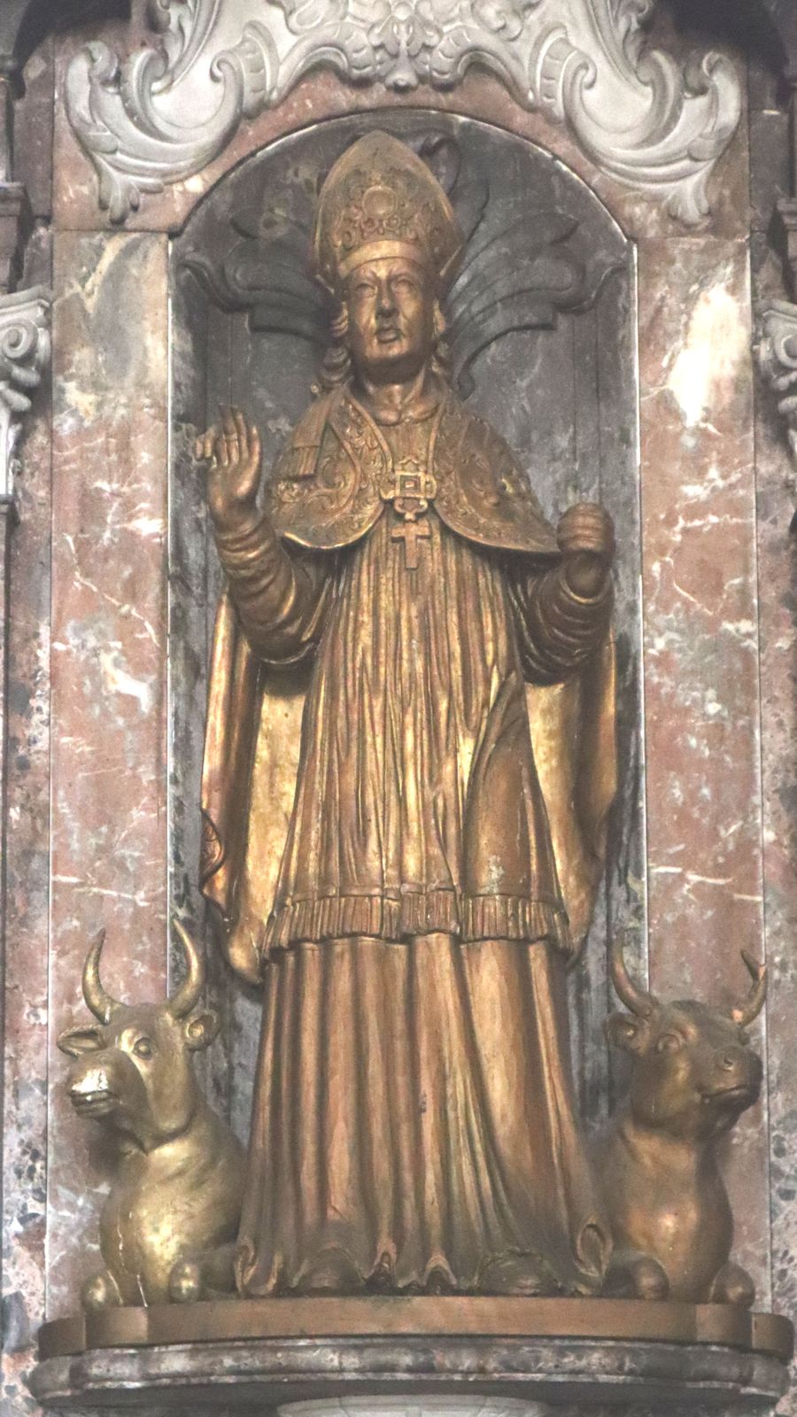 Statue in der Kirche Saint-Jean-Baptiste in Péronne