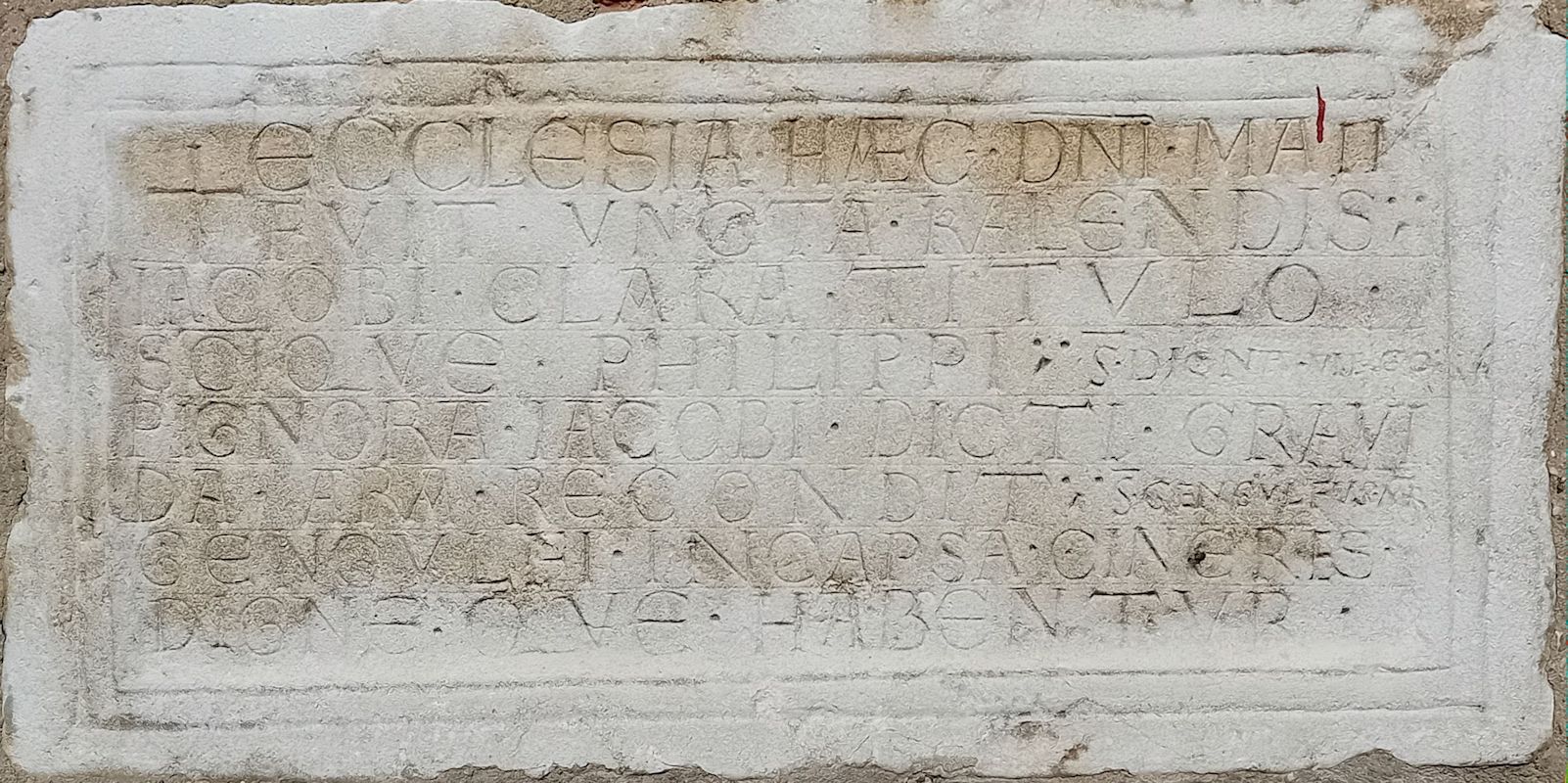 Inschriftenstein, außen an der Südwand der Kirche St. Gangolf in Soller