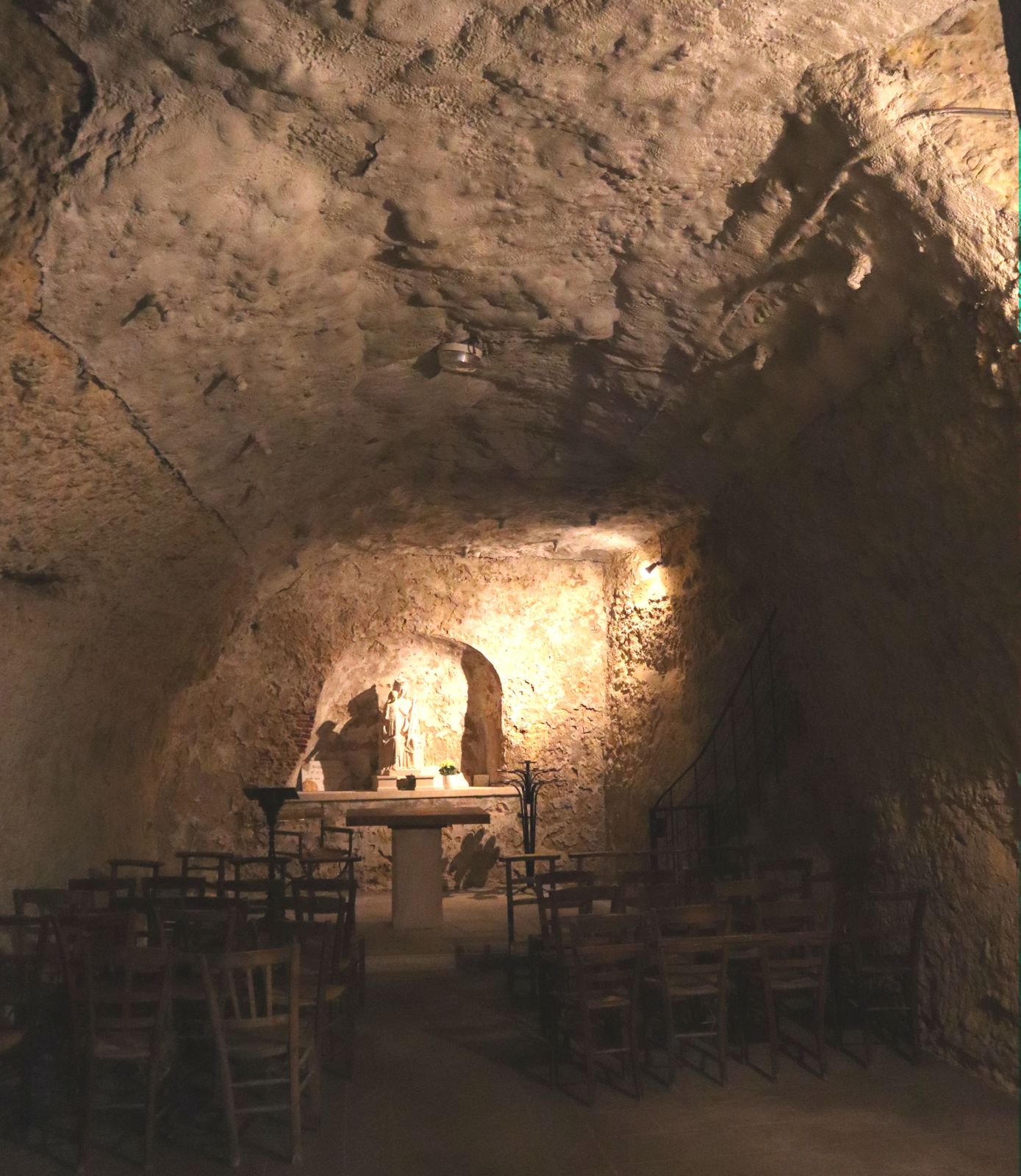 Höhle der ersten Christen, in der Kirche Sainte-Radegonde in Tours