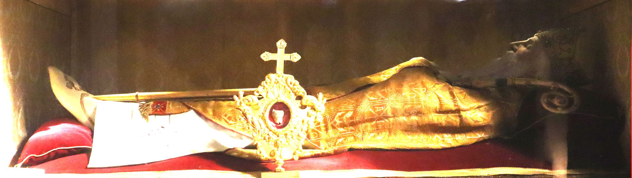Liegefigur, 19. Jahrhundert, in der Kirche Saint-Paterne in Saint-Pair-sur-Mer