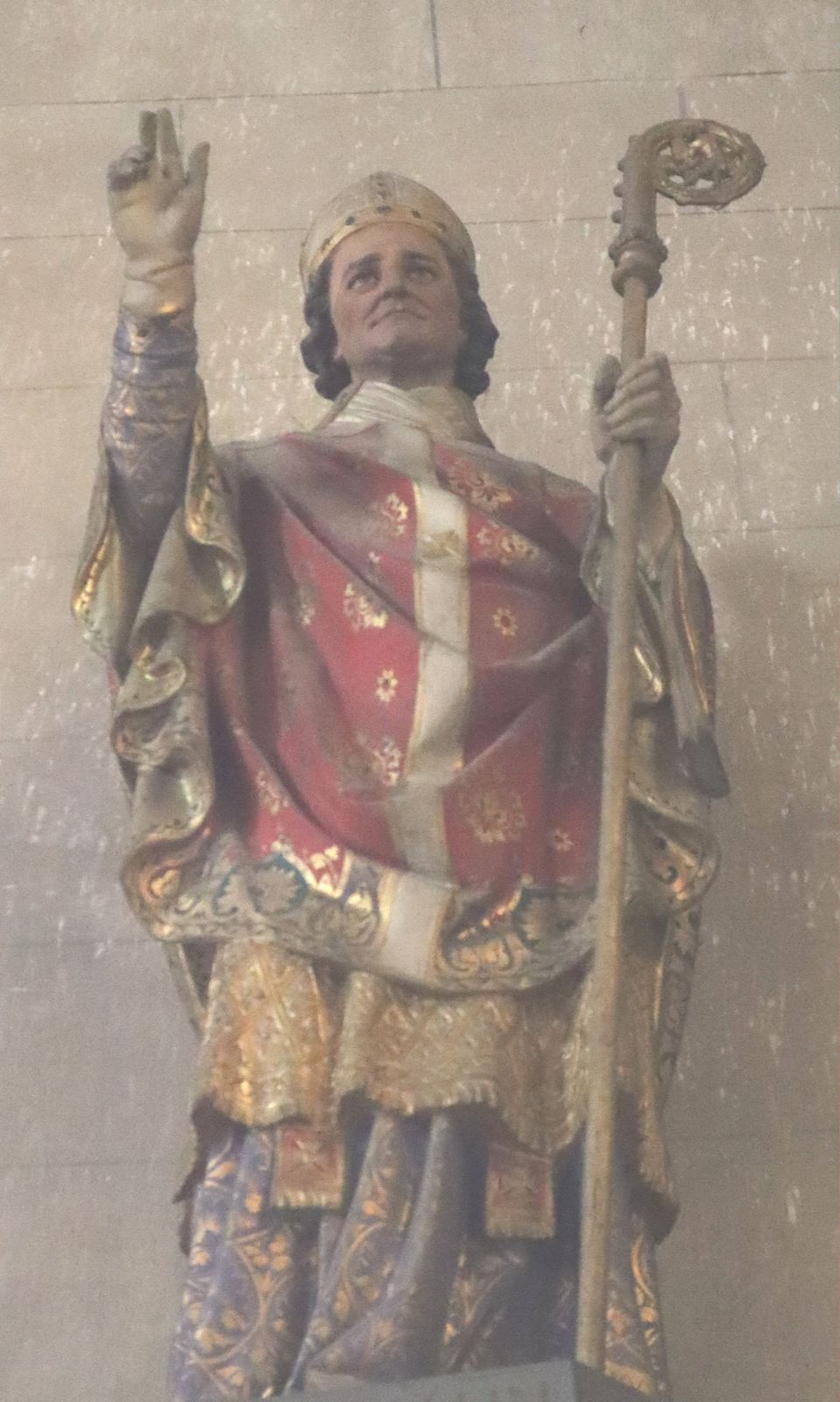 Statue in der Pfarrkirche in Luzy bei Nevers
