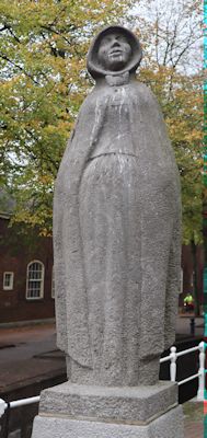 Denkmal an der Oude Kerk in Delft