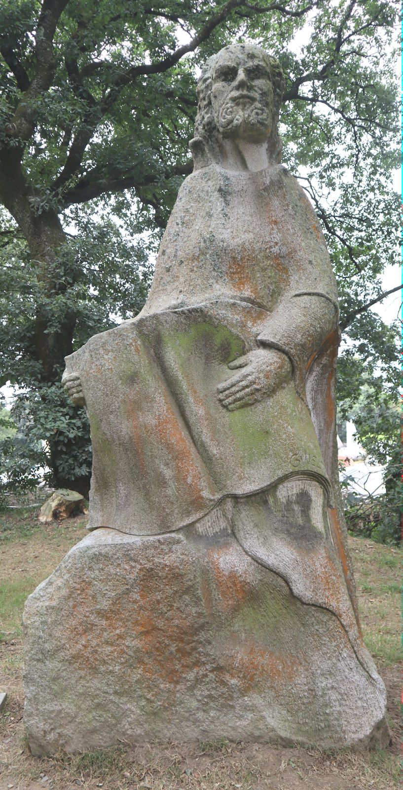 David Puech: Statue, 2010, im „Vallée des Saints” nahe Carnoët bei Saint-Brieuc