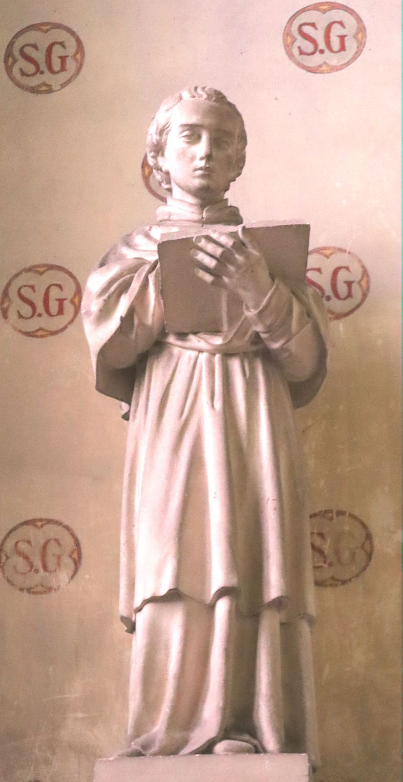 Statue in der Kathedrale in Dol-de-Bretagne