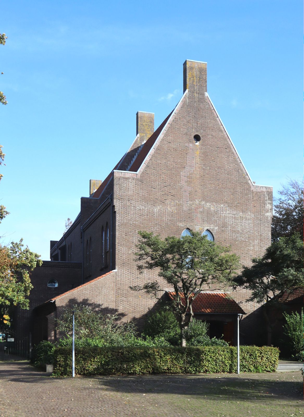 1934/1935 errichtete Kirche des heutigen Klosters Egmond