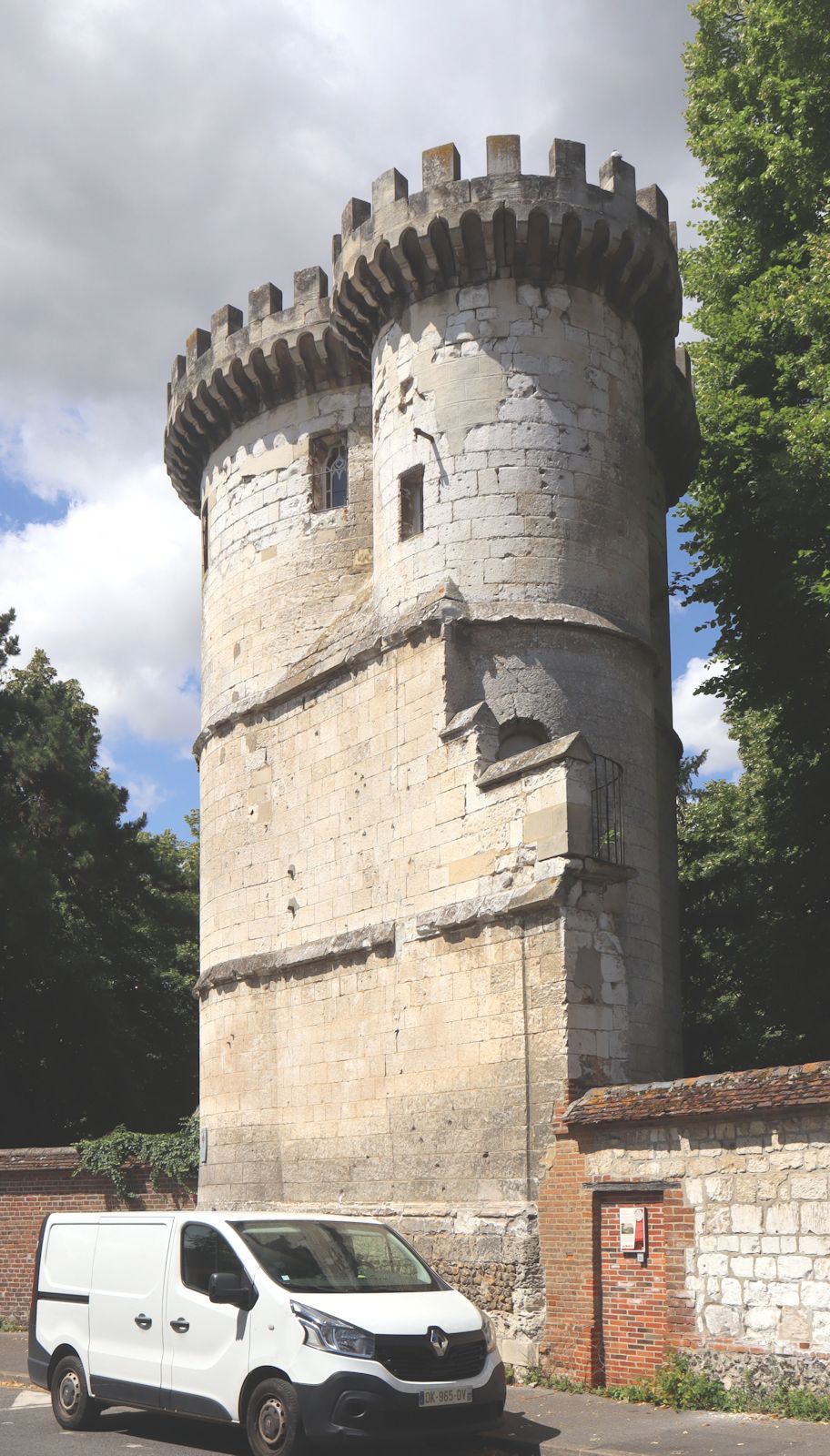 Turm , letzter rest der Abtei Saint-Lucien in Beauvais