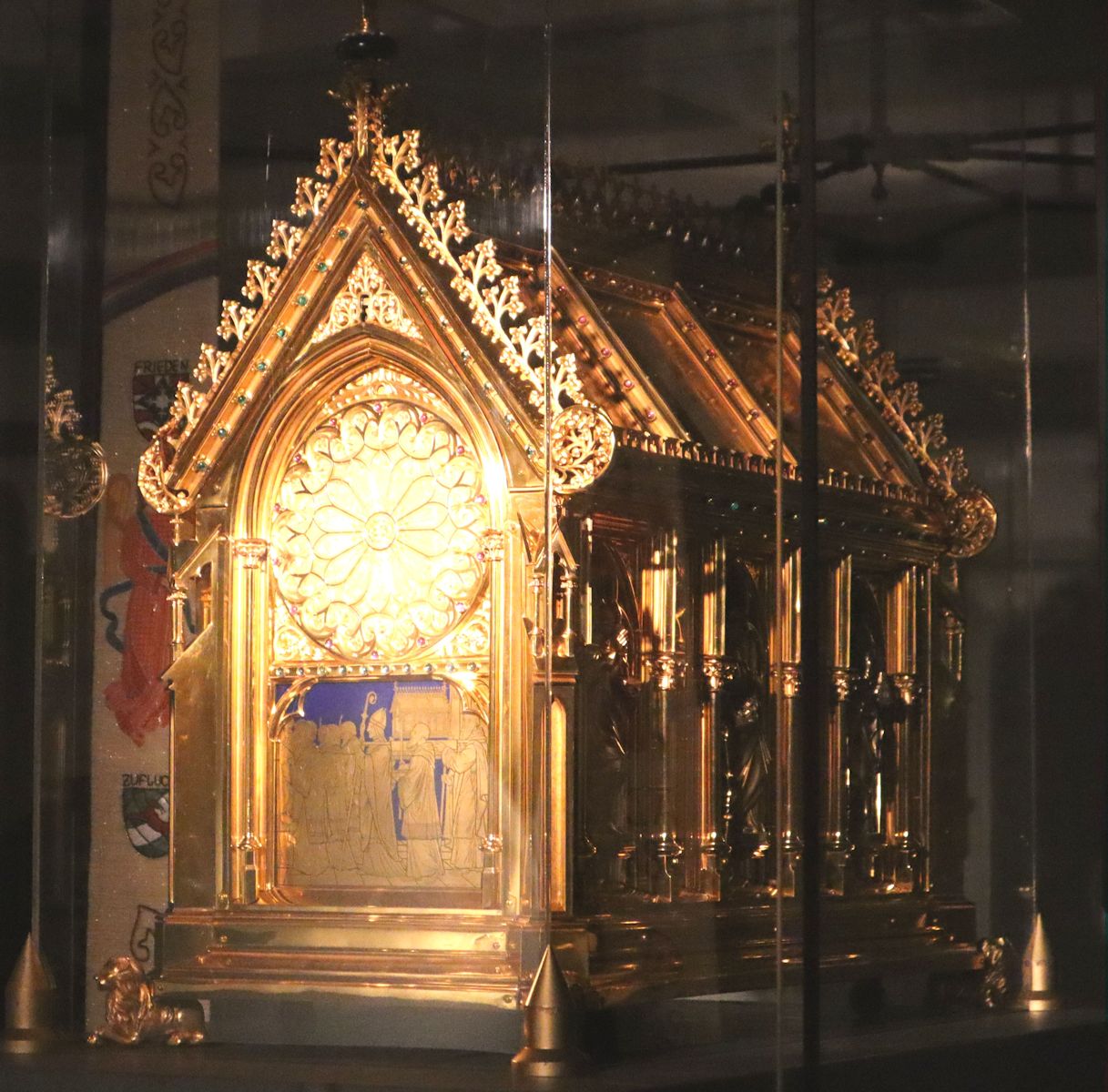 Ida-Schrein in der Kryta der Kirche in Herzfeld