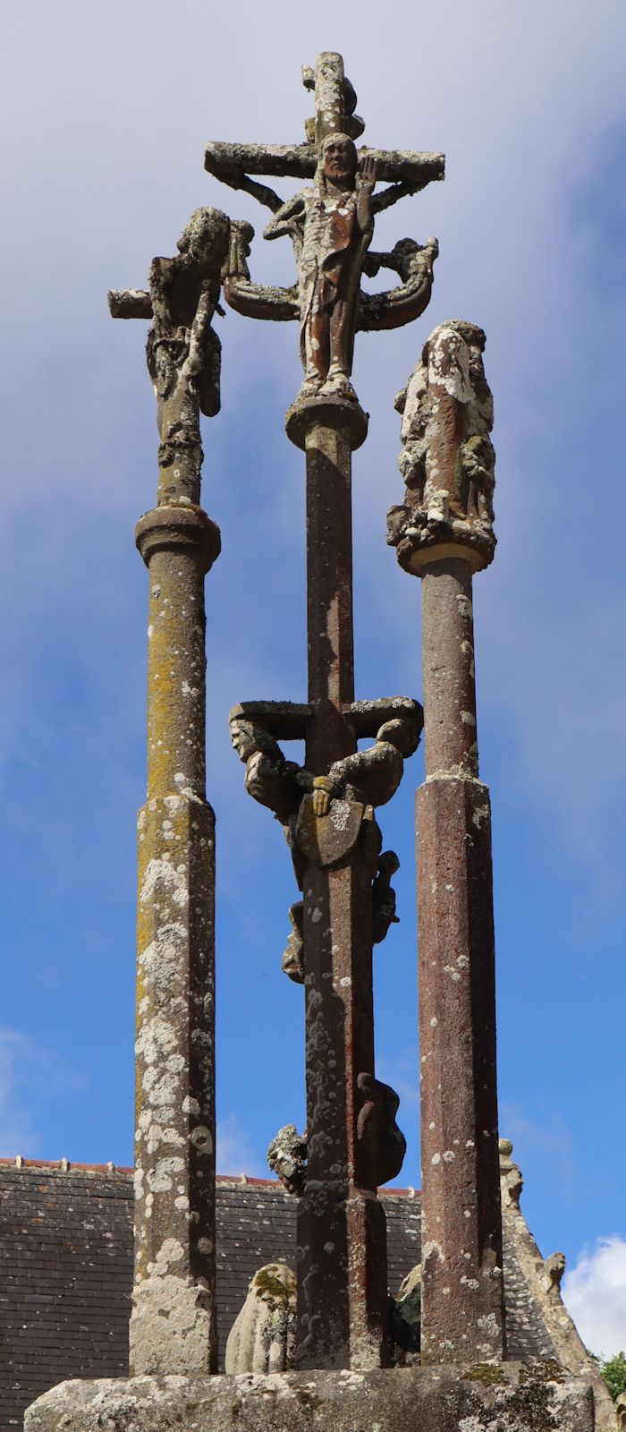 „Kalvarienberg” an der Kirche in Brasparts