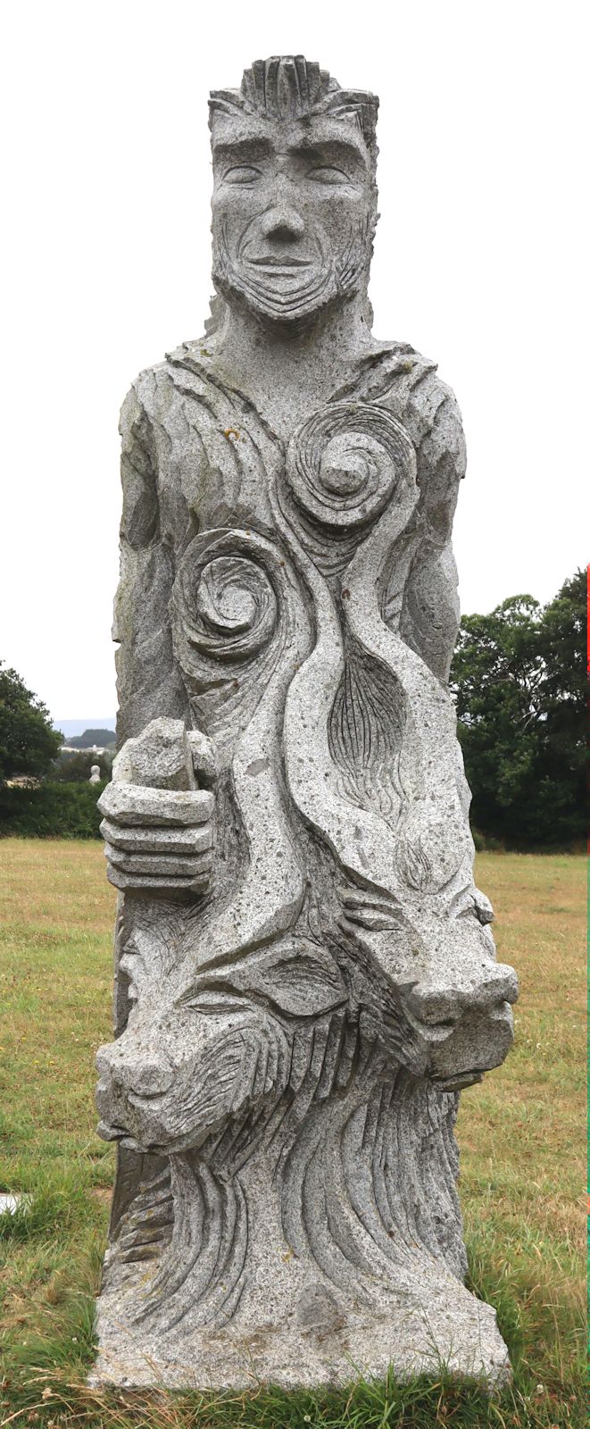 Goulven Jaoua: Statue, 2014, im &bdquo;Vallée des Saints&rdquo; nahe Carnoët bei Saint-Brieuc
