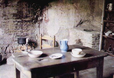Die Küche im Pfarrhaus von Ars-sur-Formans im Originalzustand