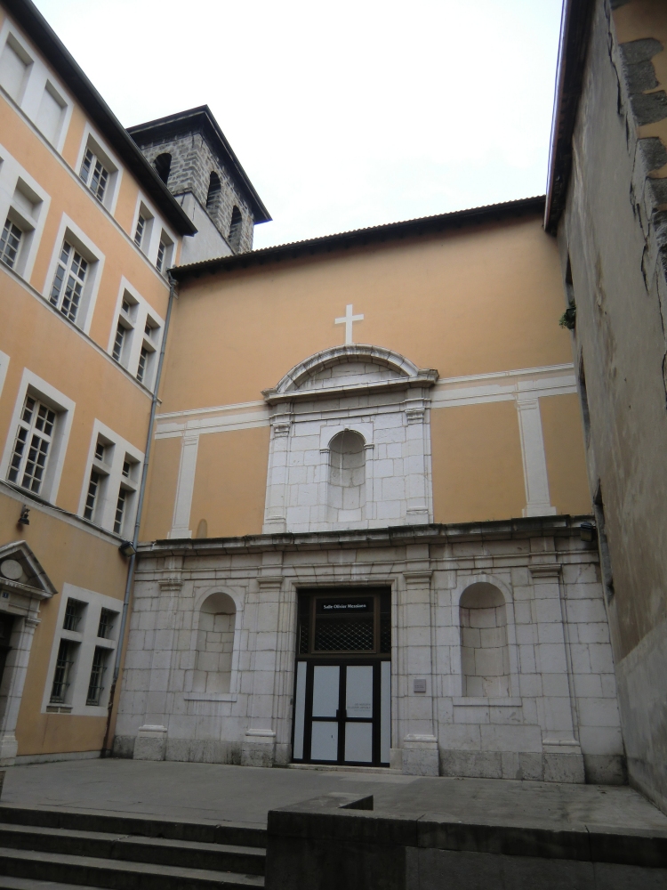In diesem Gebäude in Grenoble, der früheren Minoritenkirche, damals das „Große Seminar”, heute Musikschule, wurde Johannes-Baptist am 13. August 1815 zum Priester geweiht