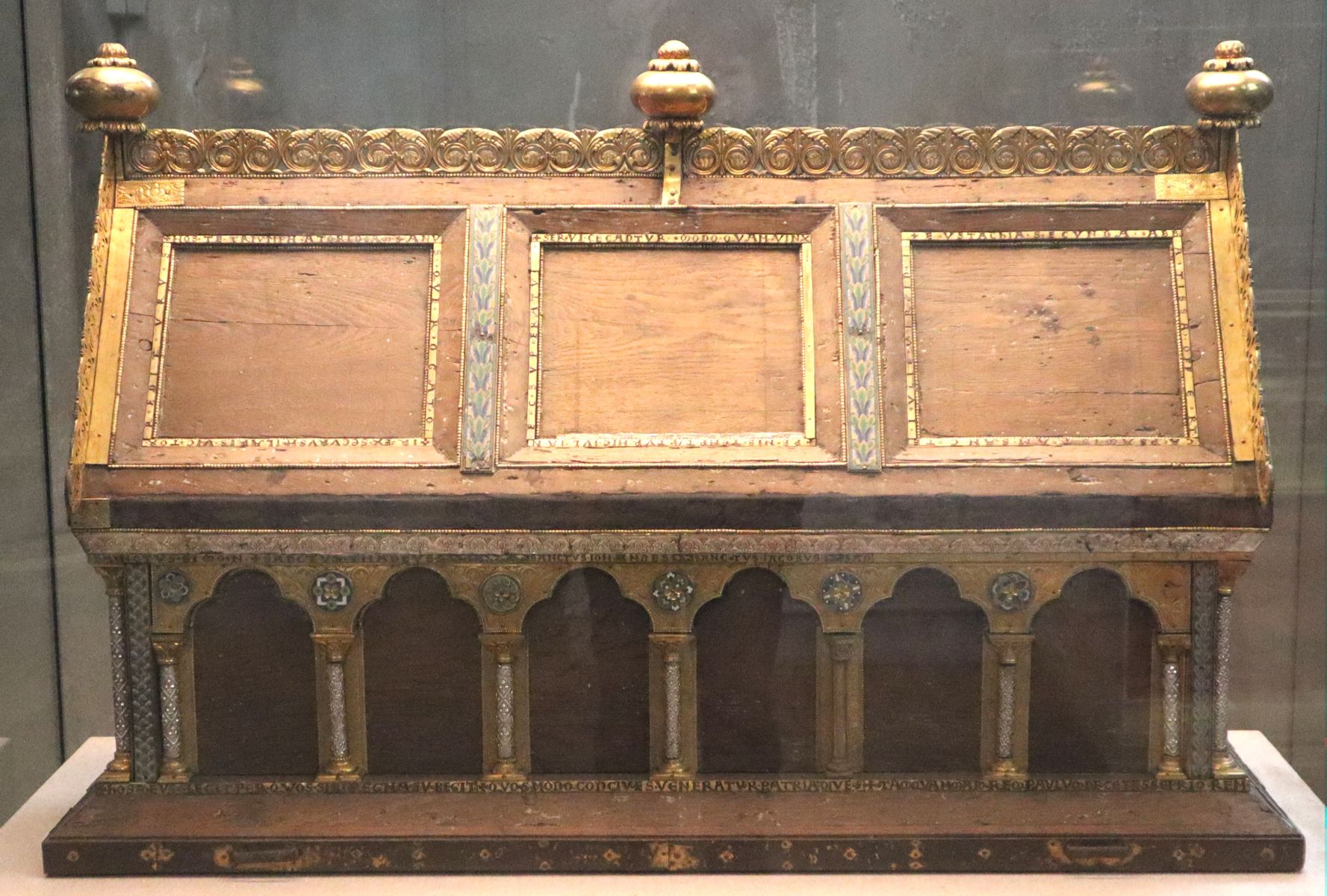 Julias Sarg, um 1200, in der Kirche Saint-Pierre-Saint-Paul in Jouarre