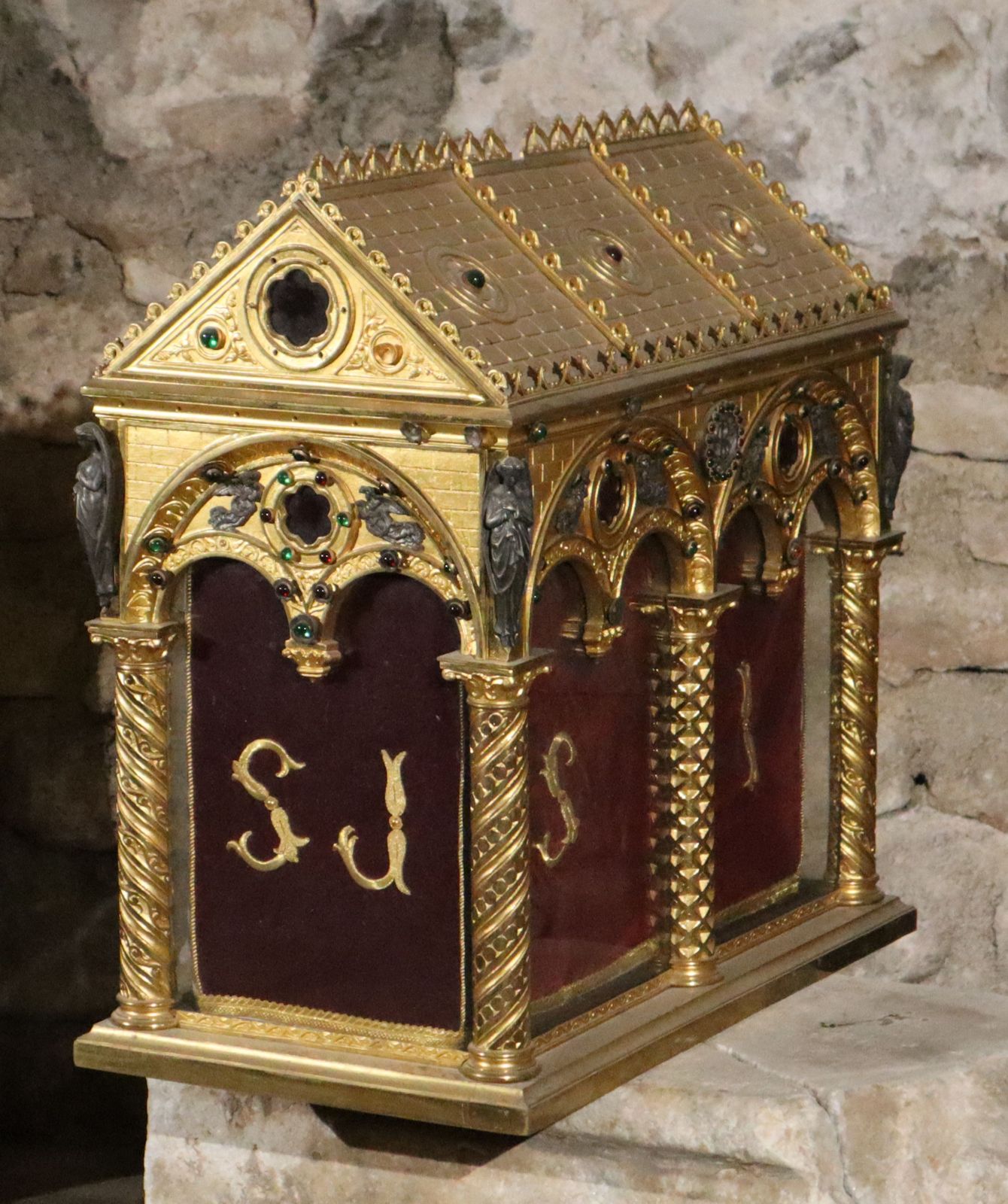 Julianus' Reliquien in der Krypta der Basilika Saint-Julien in Brioude