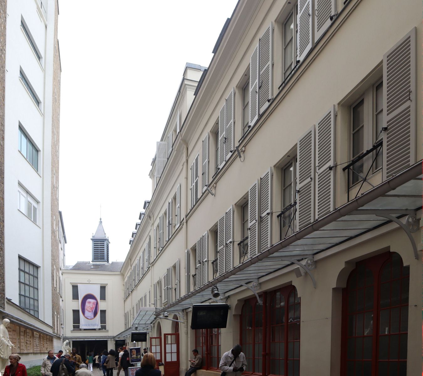 Mutterhaus der &bdquo;Filles de la Charité&rdquo; und Mutterhauskapelle Notre-Dame-de-la-Médaille-Miraculeuse, mit Bild von Louise de Marillac in Paris