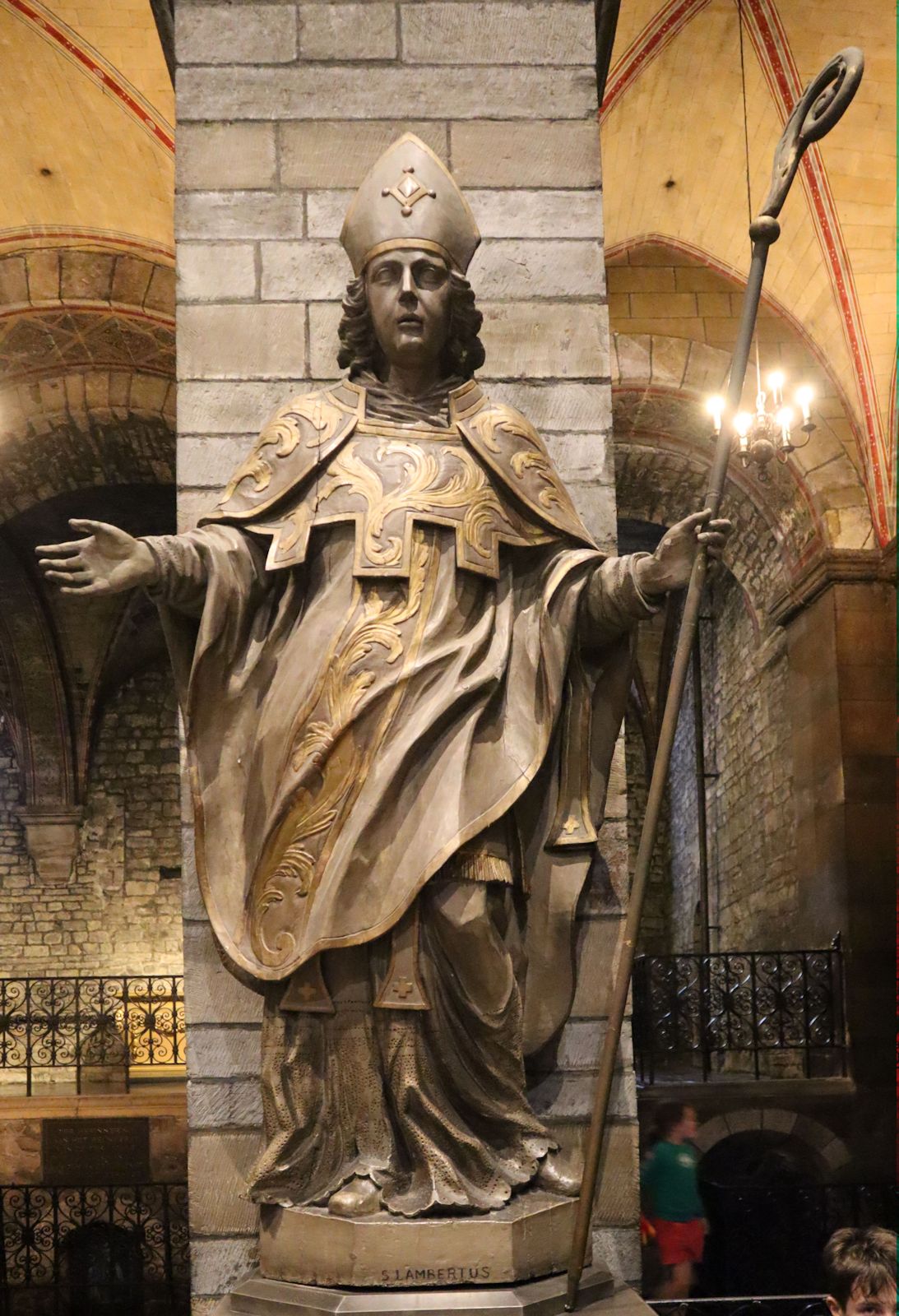 Statue in der Basilika Onze-Lieve-Vrouwe in Maastricht