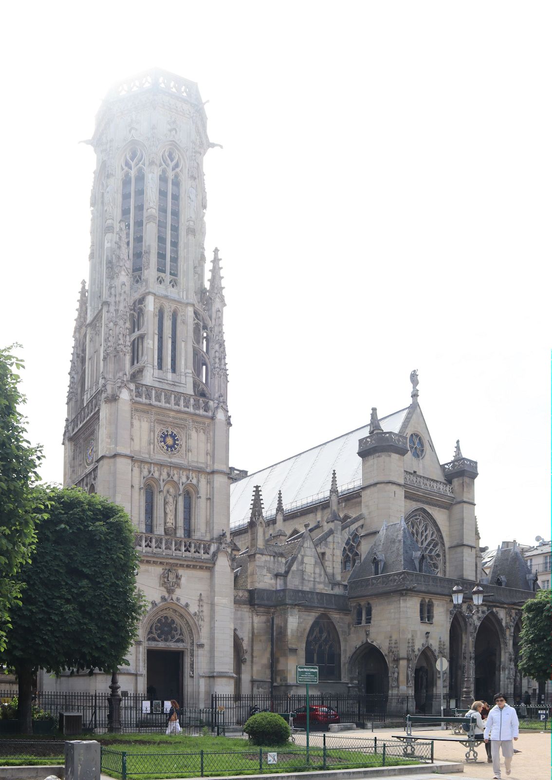 Statue an der Kirche Saint-Germain-l'Auxerrois in Paris