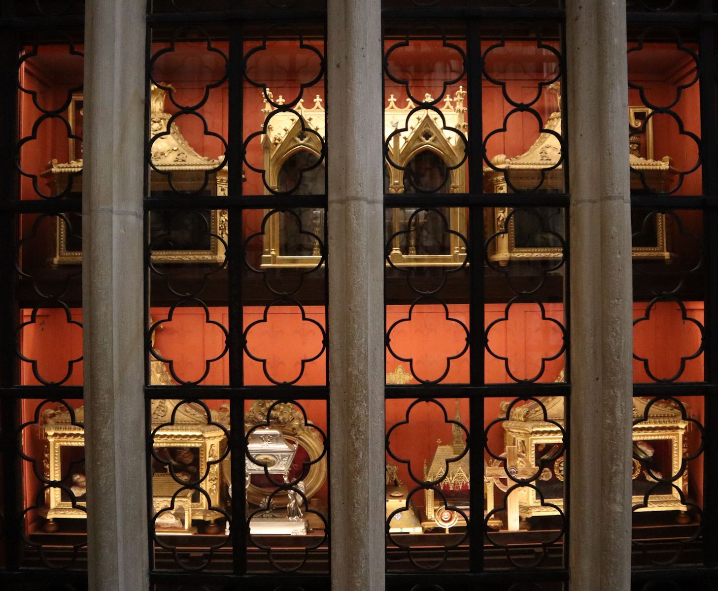 Reliquien<von Laudus, Rumpharius von Coutances, Basilides und Gefährten, Thomas von Aquin und anderen in der Kathedrale in Coutances