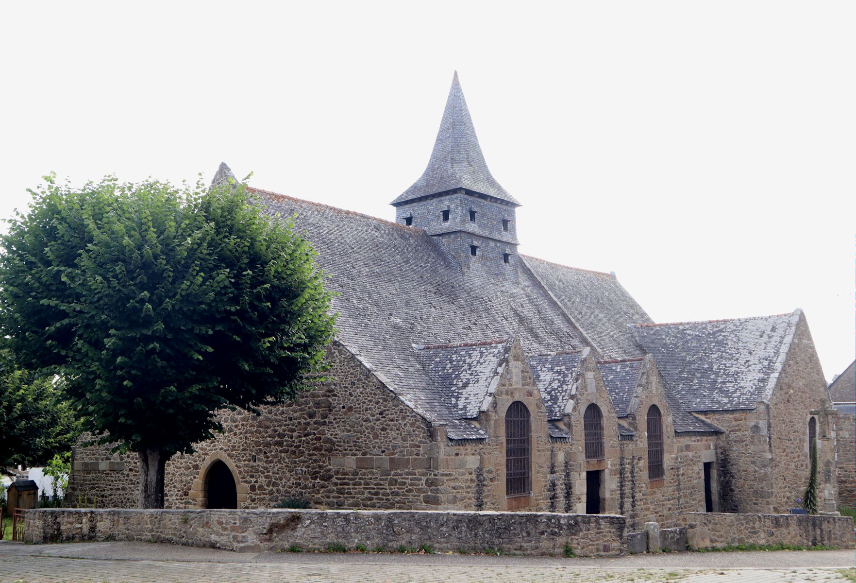 „alte Kirche„ in Saint-Lunaire