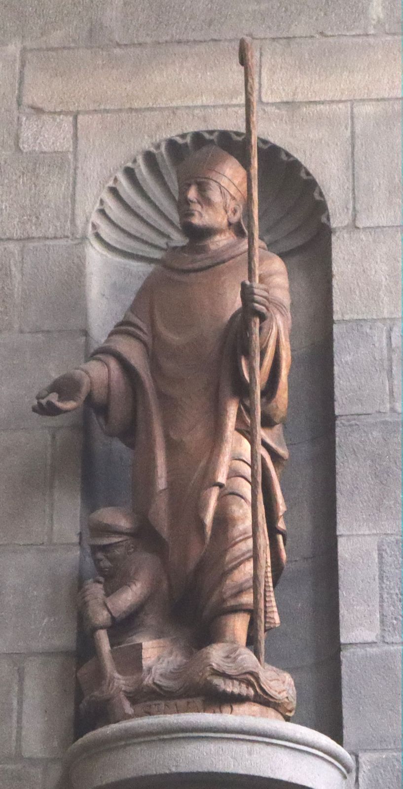 Statue in der Kathedrale in Saint-Malo