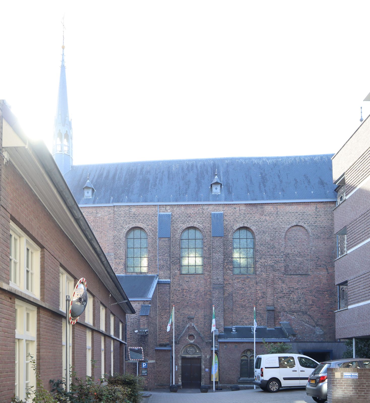 in einem Hinterhof gelegen: die &bdquo;Carolus Kapel&rdquo;