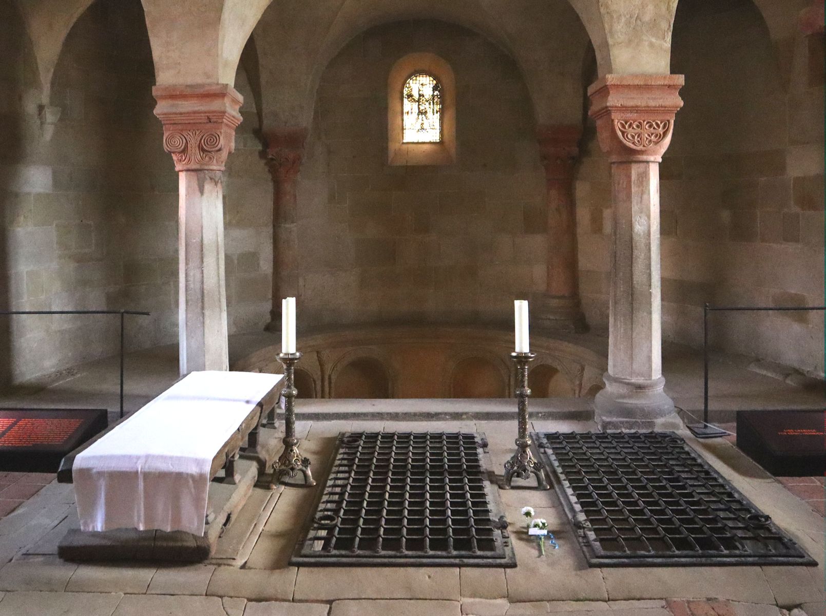 Grablege von Heinrich und Mathilde im Dom in Quedlinburg