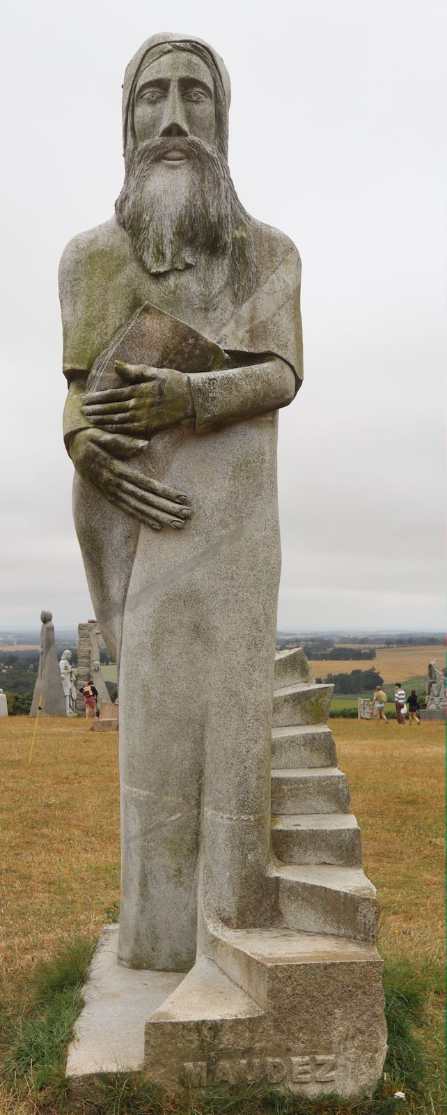 Christophe Antoine, genannt Kito: Statue, 2014, im &bdquo;Vallée des Saints&rdquo; nahe Carnoët bei Saint-Brieuc