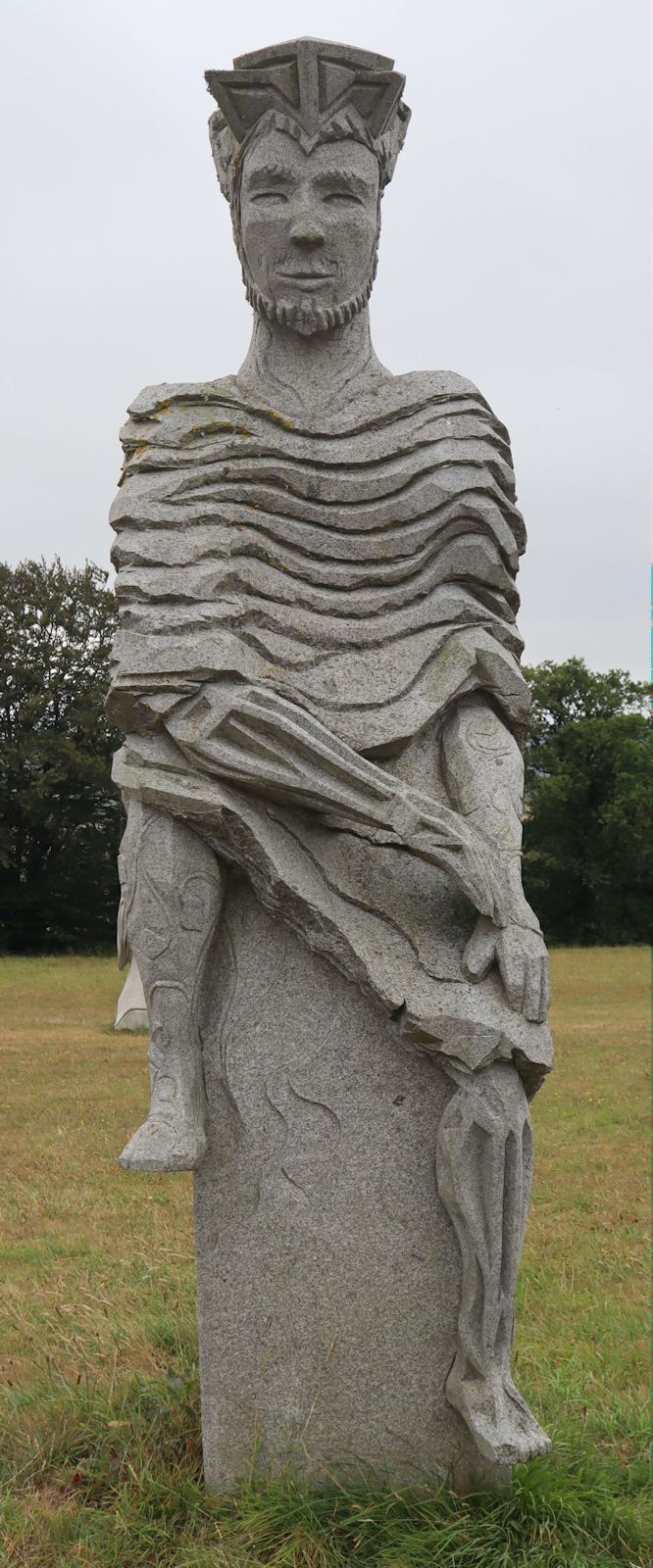 Goulven Jaouen: Statue, 2016, im &bdquo;Vallée des Saints&rdquo; nahe Carnoët bei Saint-Brieuc