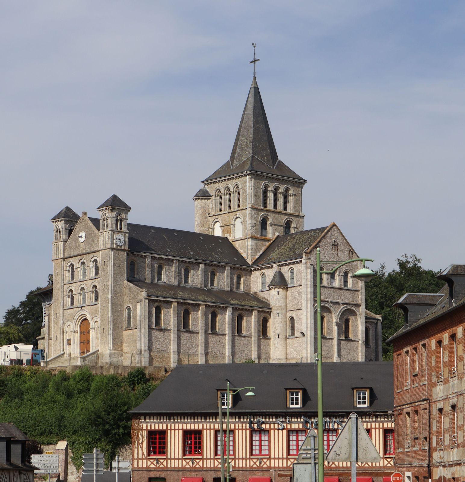 Pfarrkirche hoch über Héricourt-en-Caux