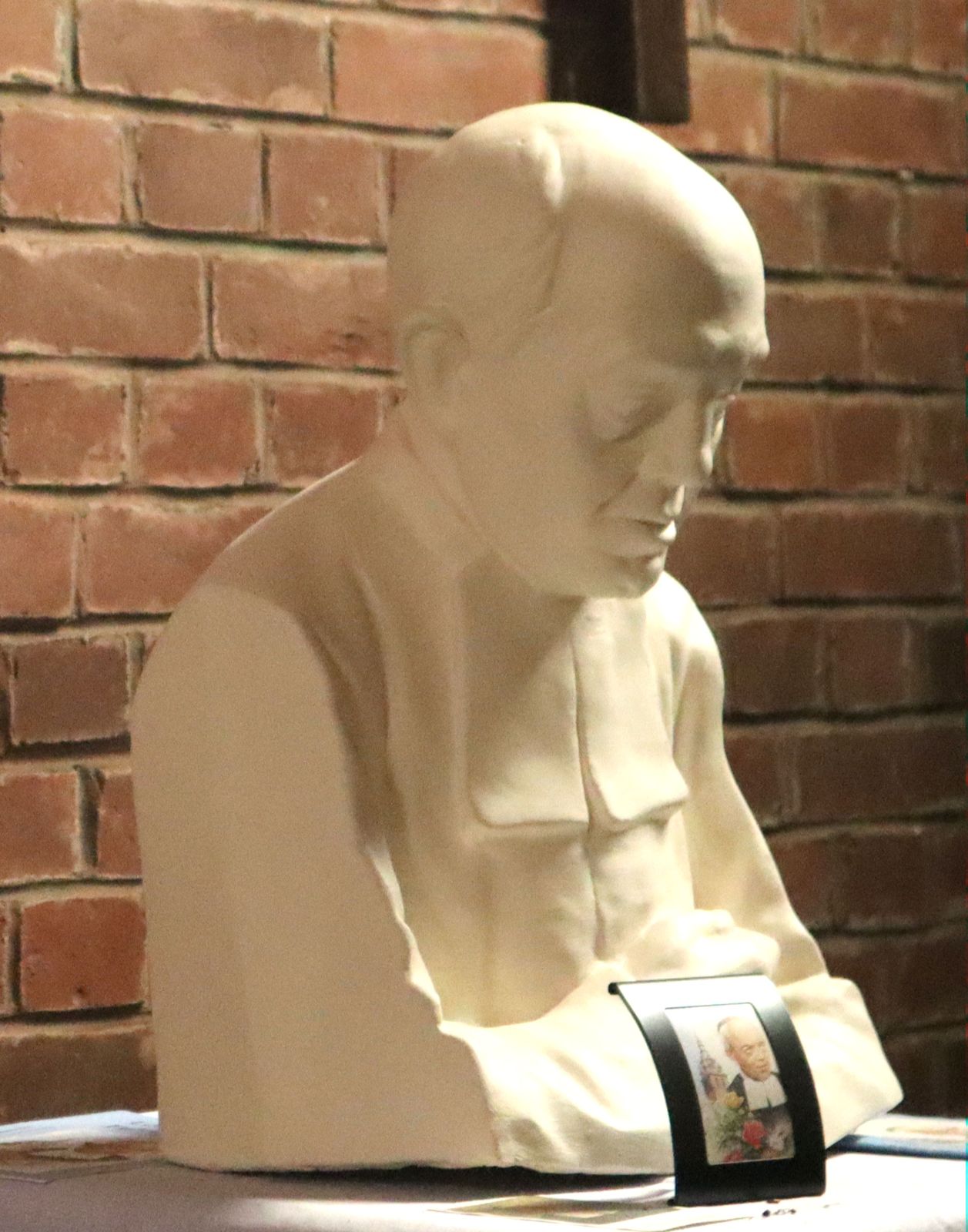 Büste in der Pfarrkirche in Mortagne-du-Nord bei Valenciennes in Frankreich