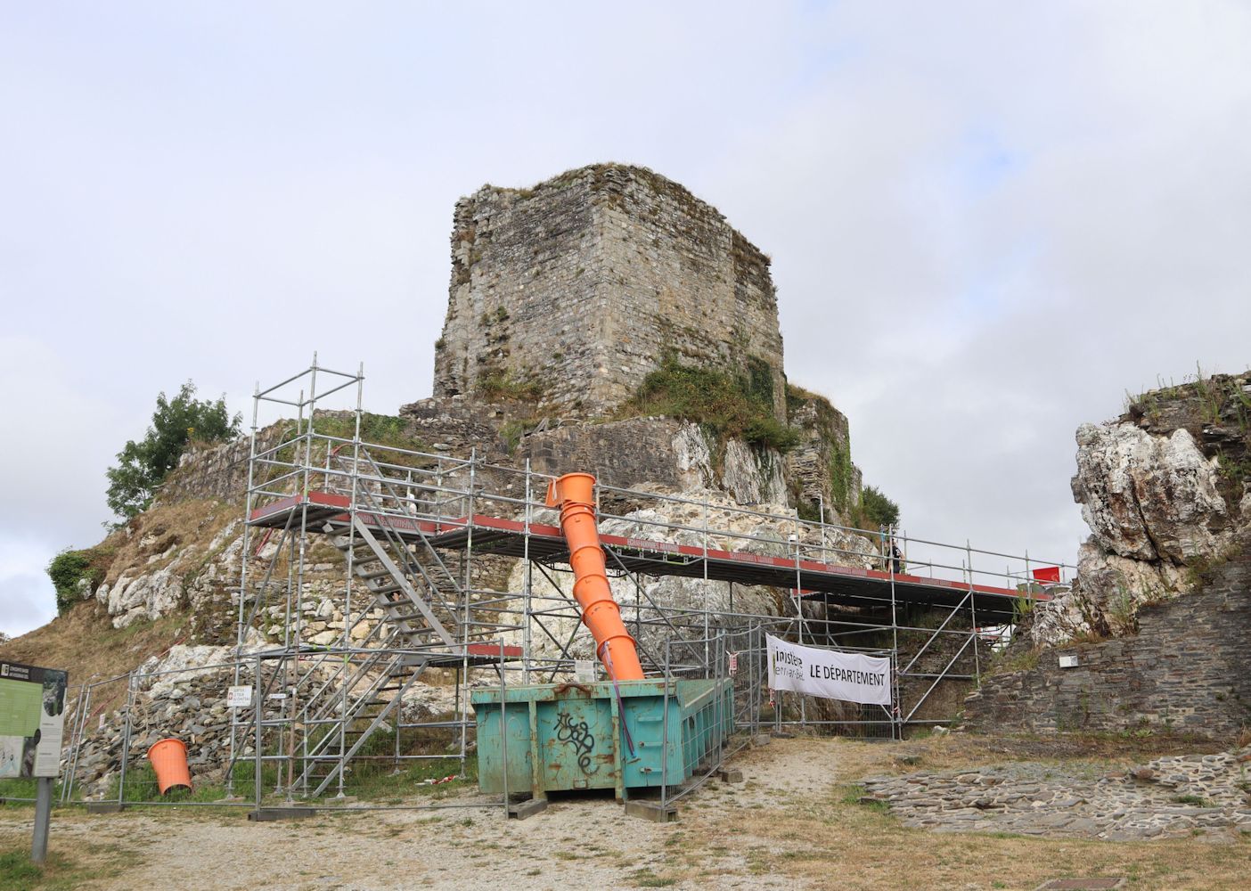 Ruinen der Burg in La Roche-Maurice