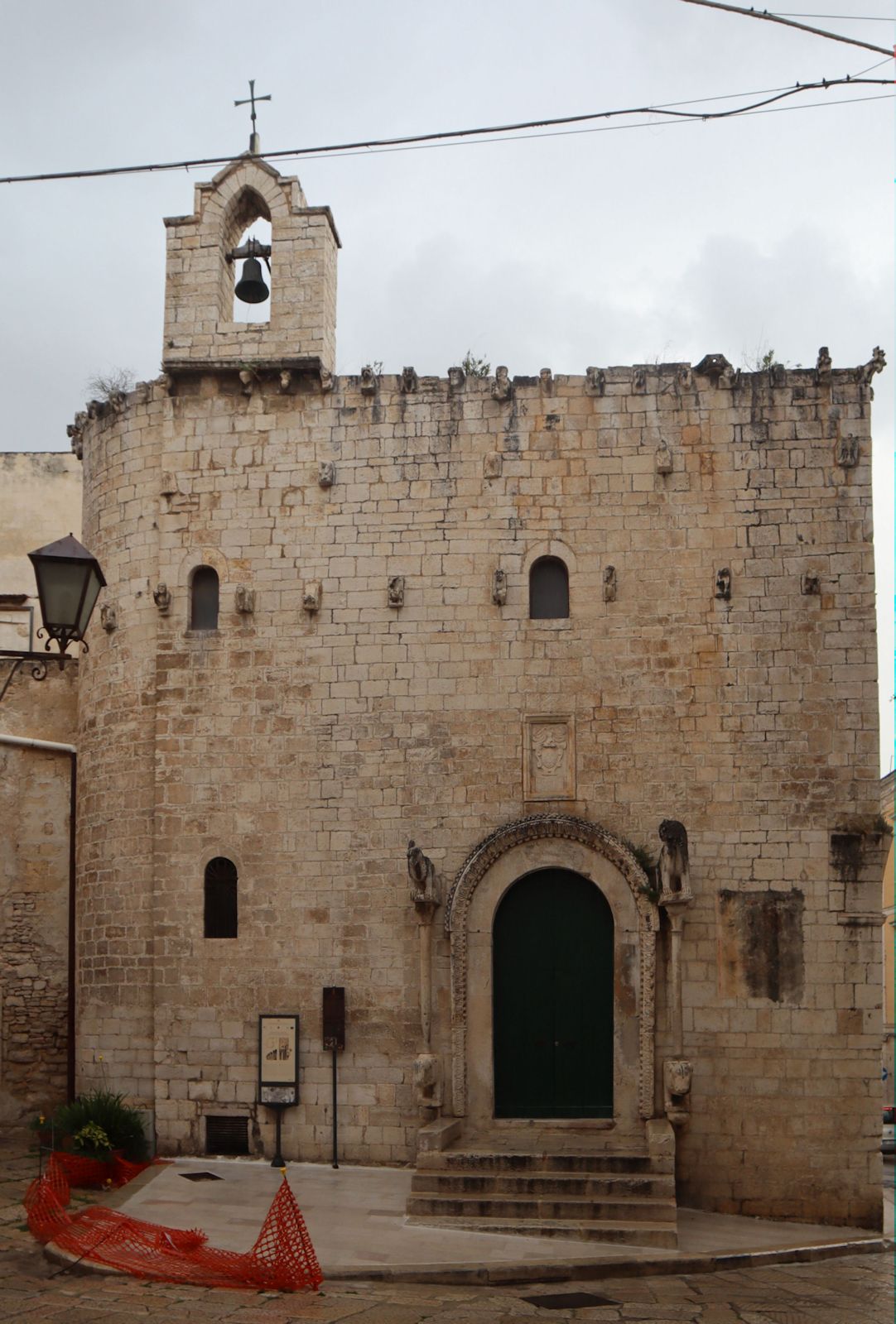 Kirche San Giacomo, früher Santa Maria de' Russis genannt und die erste Kathedrale von Trani, in deren Krypta Nikolaus' Grab ist