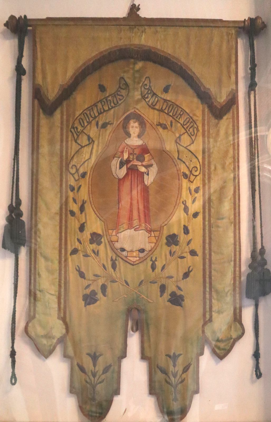 Wallfahrtsbanner in der Sint-Odulphuskerk in Best bei Eindhoven