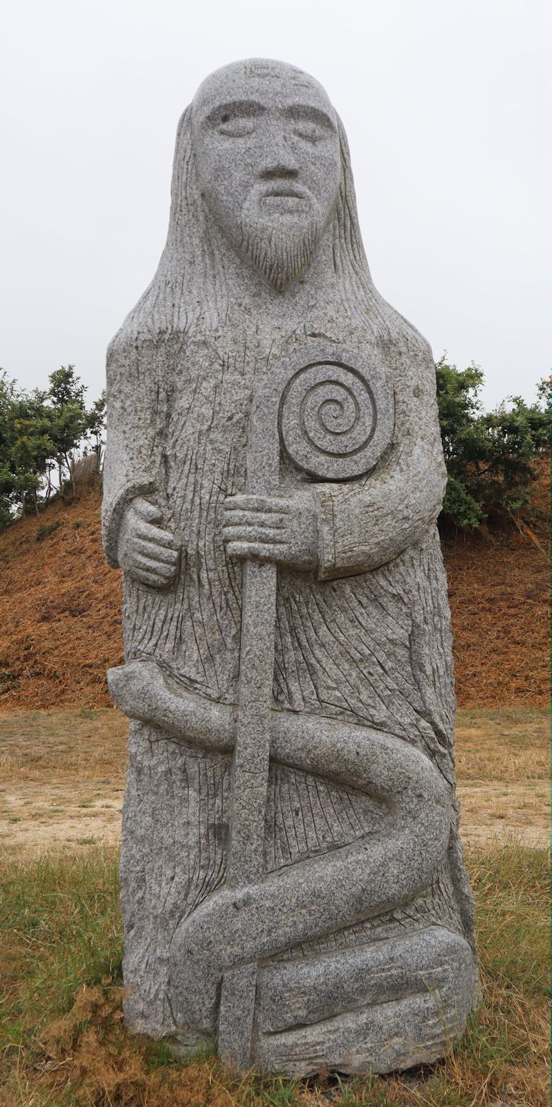 Olivier Lévêque: Statue, 2009, im „Vallée des Saints” nahe Carnoët bei Saint-Brieuc