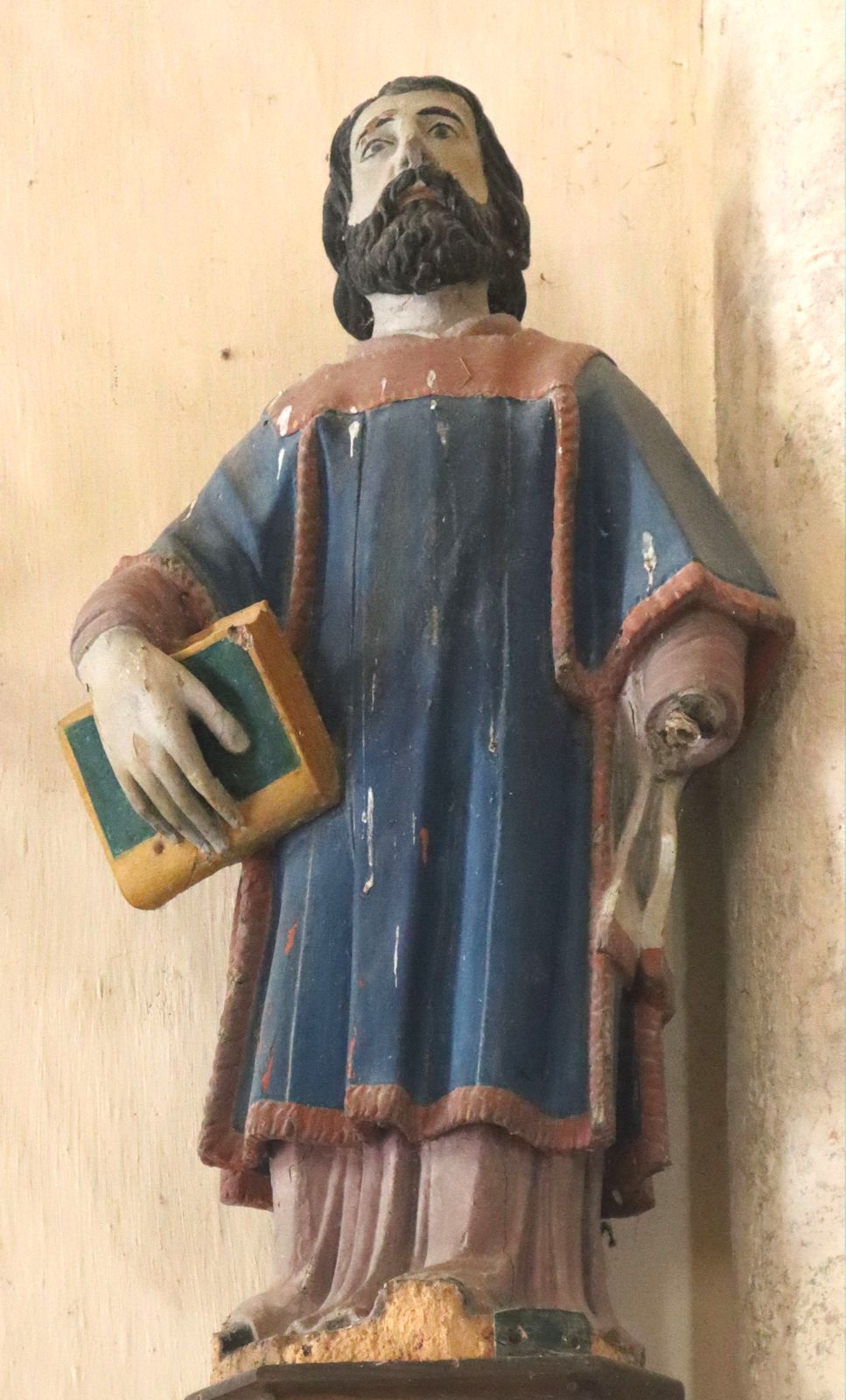 Statue in der Kirche in La Celle