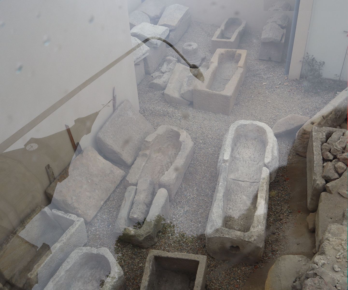 Ausgrabungen der antiken Nekropole an der ursprünglich von Patroclus erbauten Kirche in Néris-les-Bains