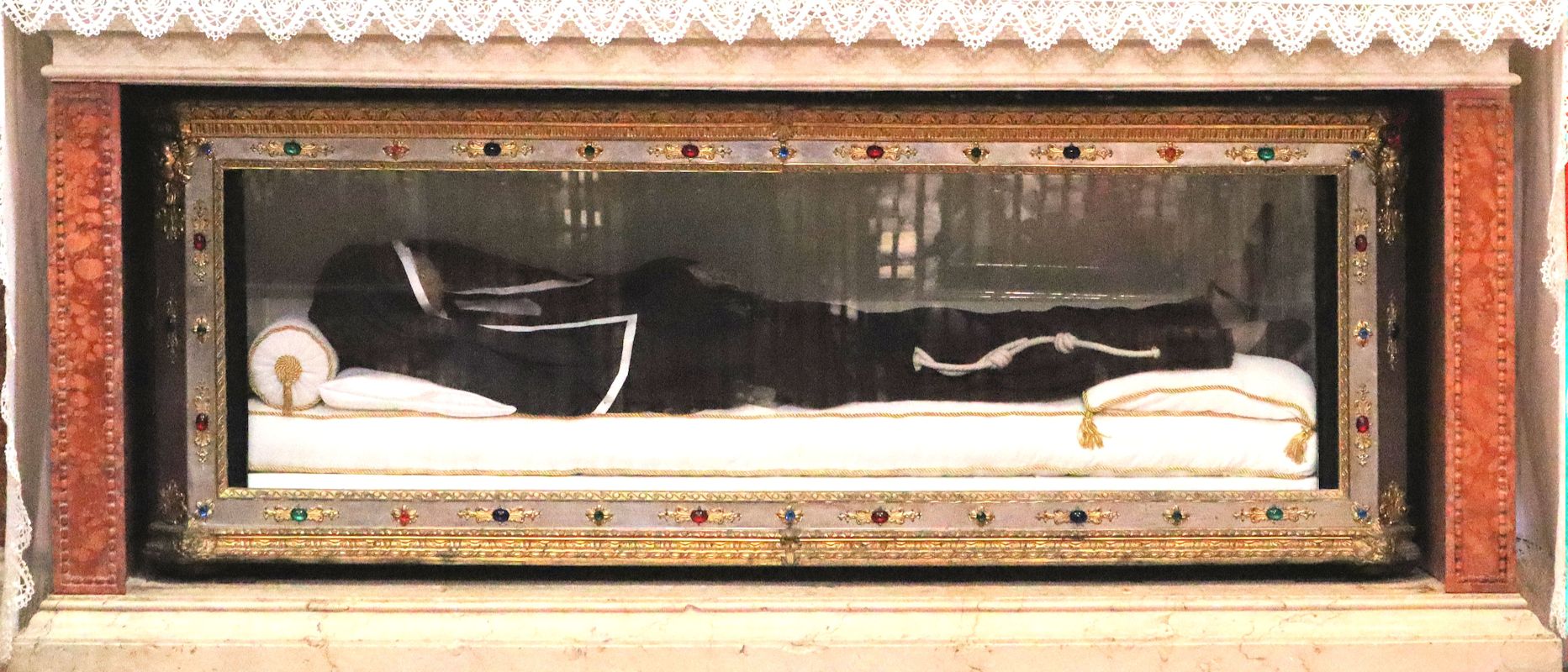 Liegefigur in der Pfarrkirche in Volta Mantovan