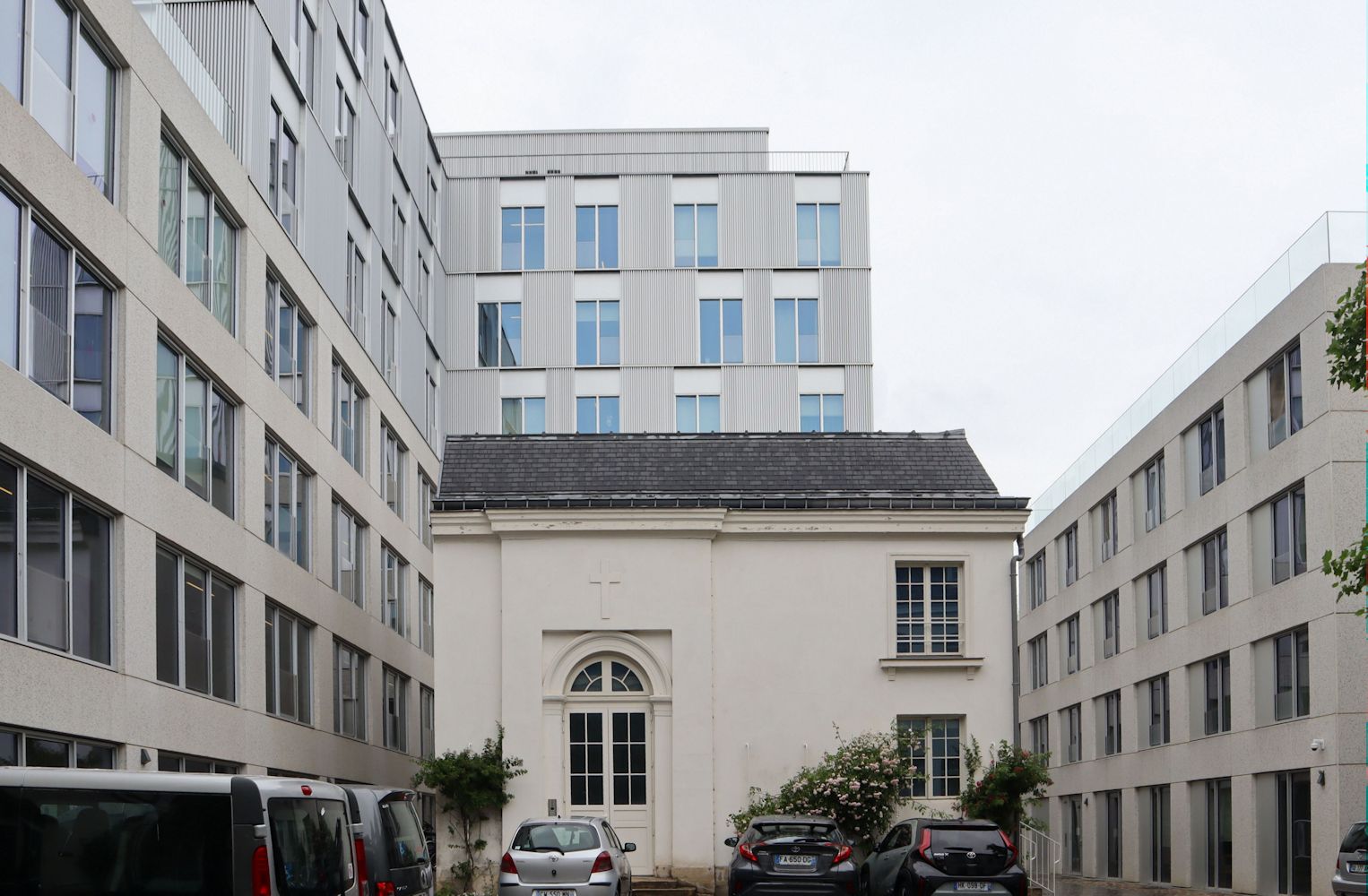 Villa Chateaubriand in Paris, heute eingerahmt von Geschäftshäusern 